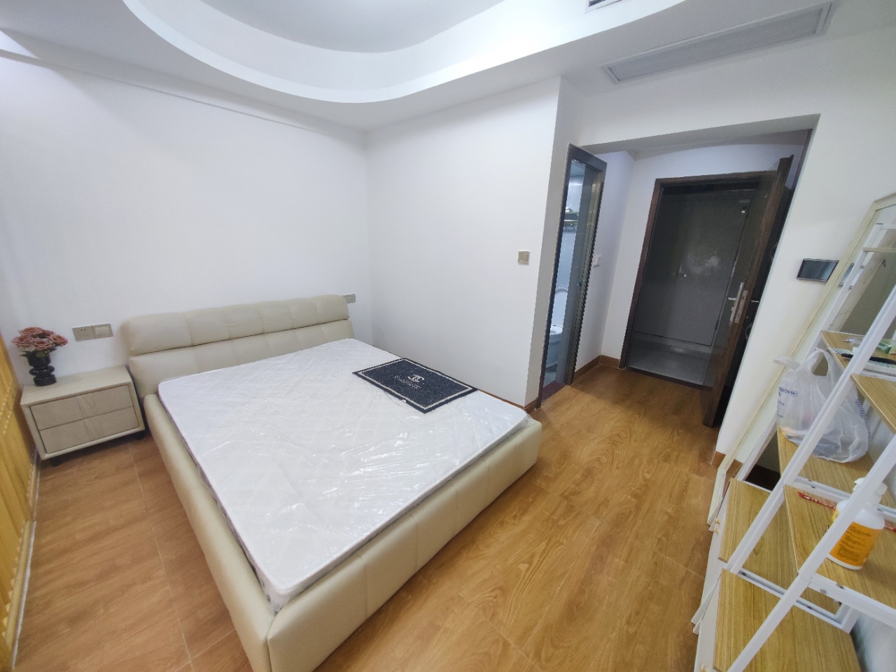 宇建国贸城 1室1厅1卫 2100.0元/月 宇建国贸城 1室1厅1卫 2100.0元/月室内图