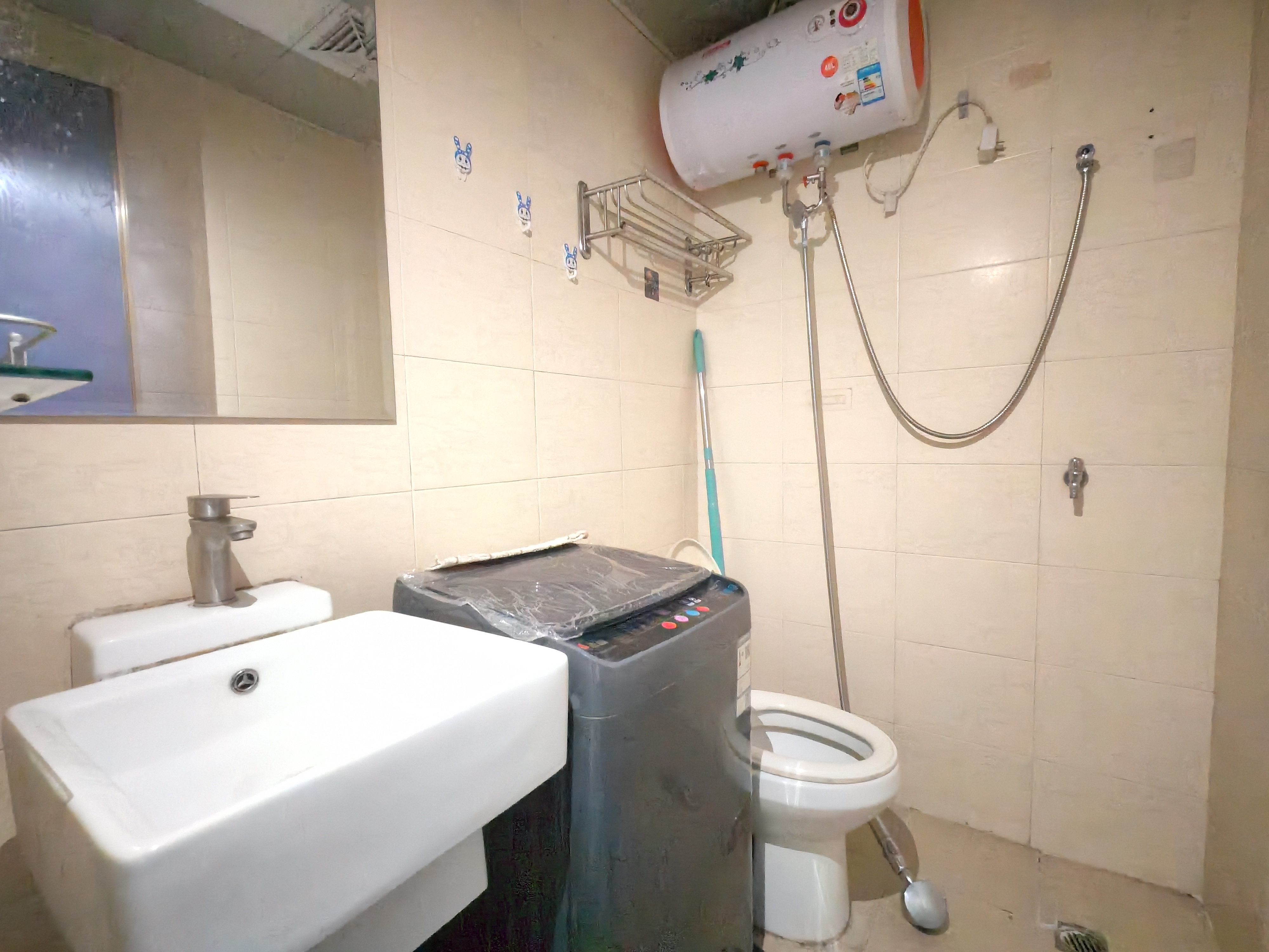 金都大厦(龙华路) 1室1厅1卫 28.0万 金都大厦(龙华路) 1室1厅1卫 28.0万客厅