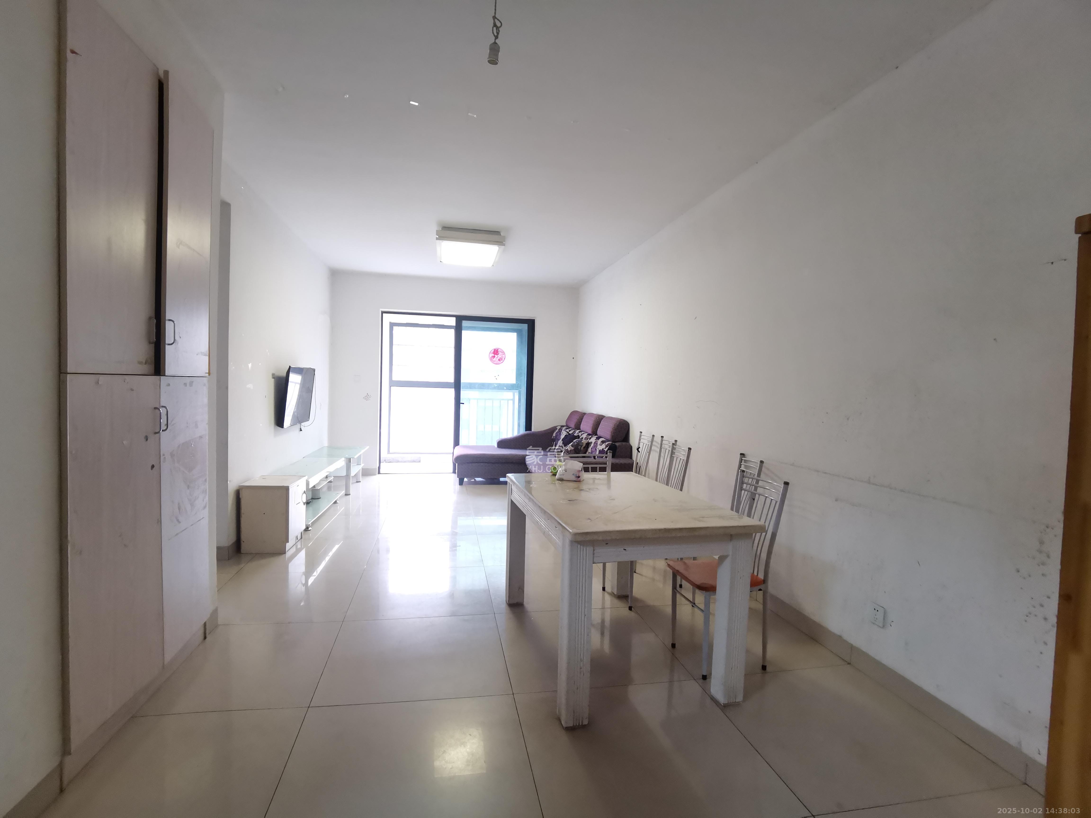 三一街区 3室2厅1卫 2000.0元/月 三一街区 3室2厅1卫 2000.0元/月室内图