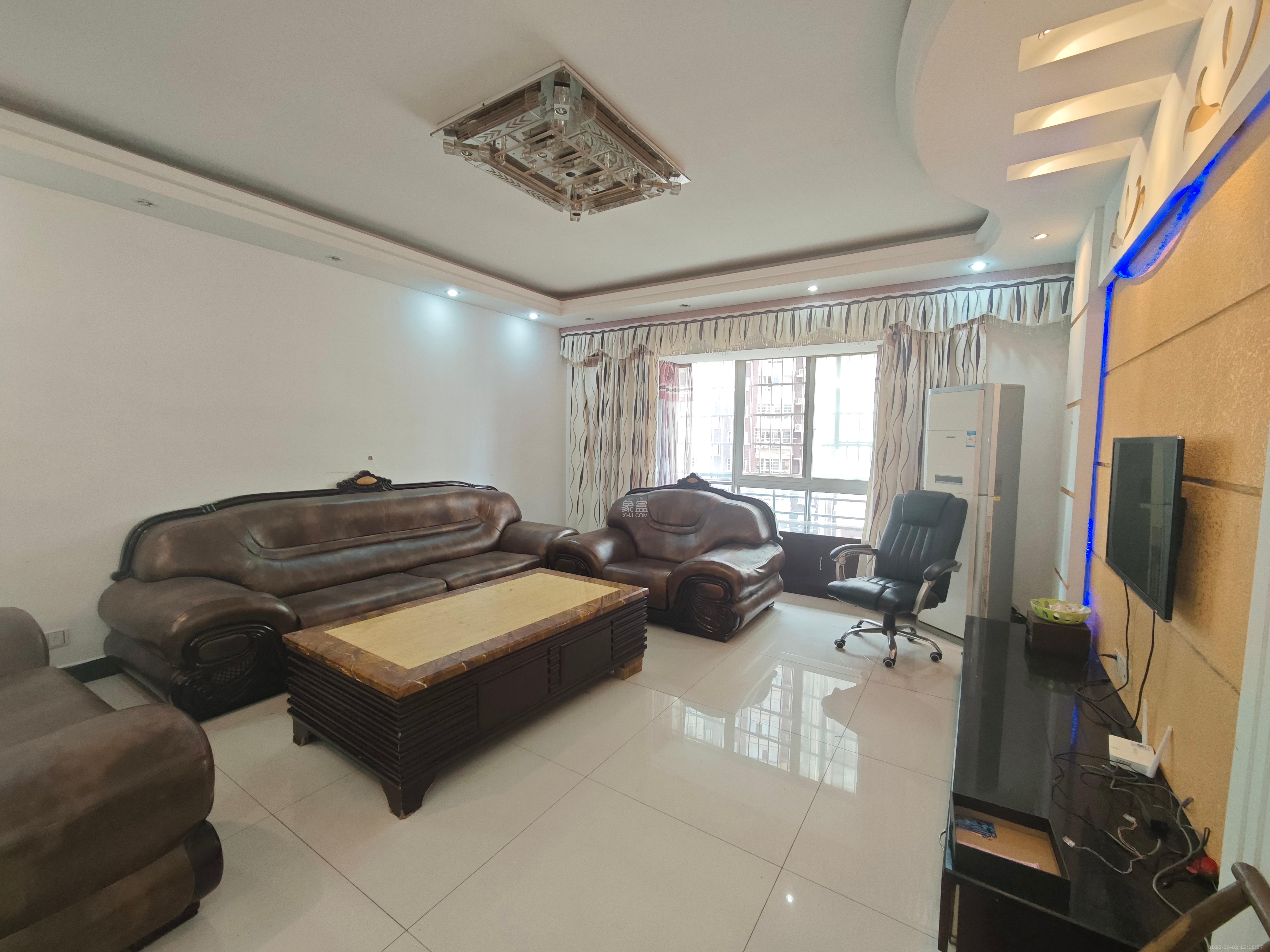 楚天馨苑 3室2厅2卫 2200.0元/月 楚天馨苑 3室2厅2卫 2200.0元/月室内图