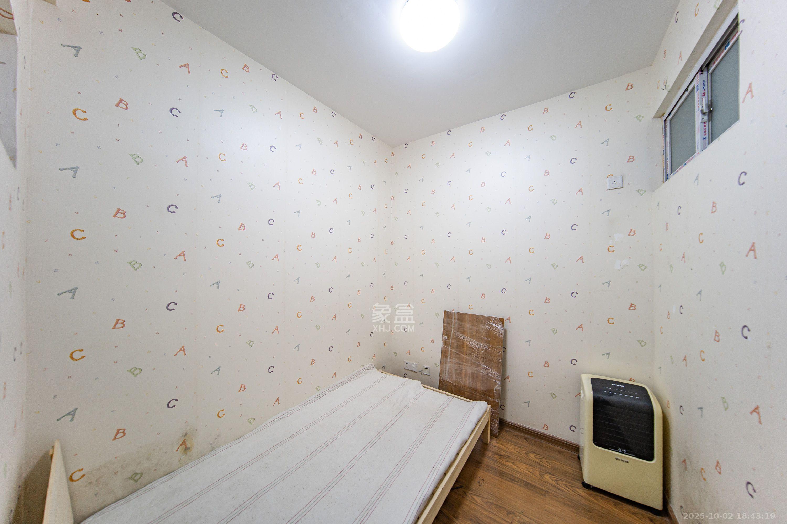 阳光100三期 4室2厅2卫 2600.0元/月 阳光100三期 4室2厅2卫 2600.0元/月室内图