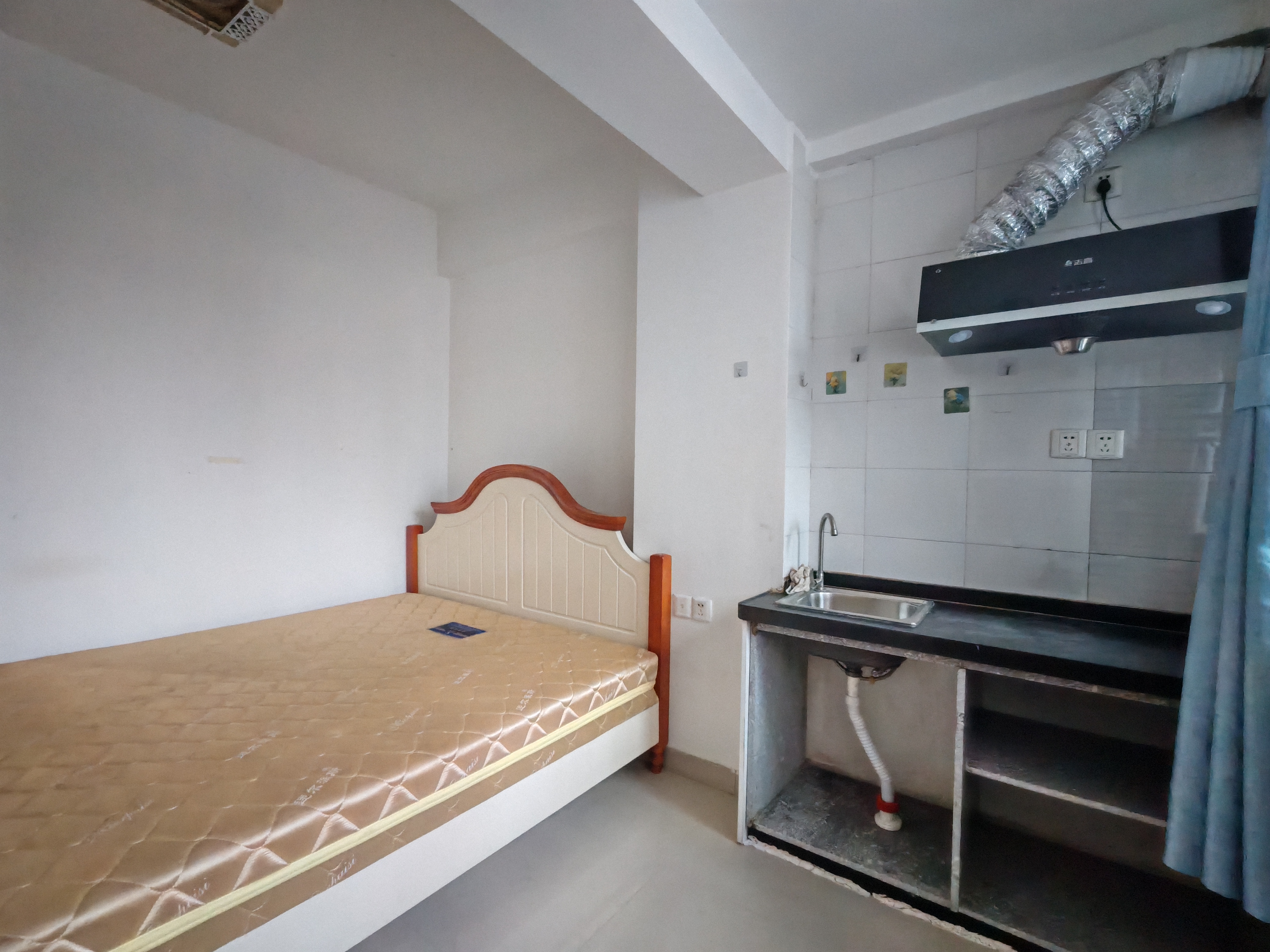 金都大厦(龙华路) 1室1厅1卫 28.0万 金都大厦(龙华路) 1室1厅1卫 28.0万客厅