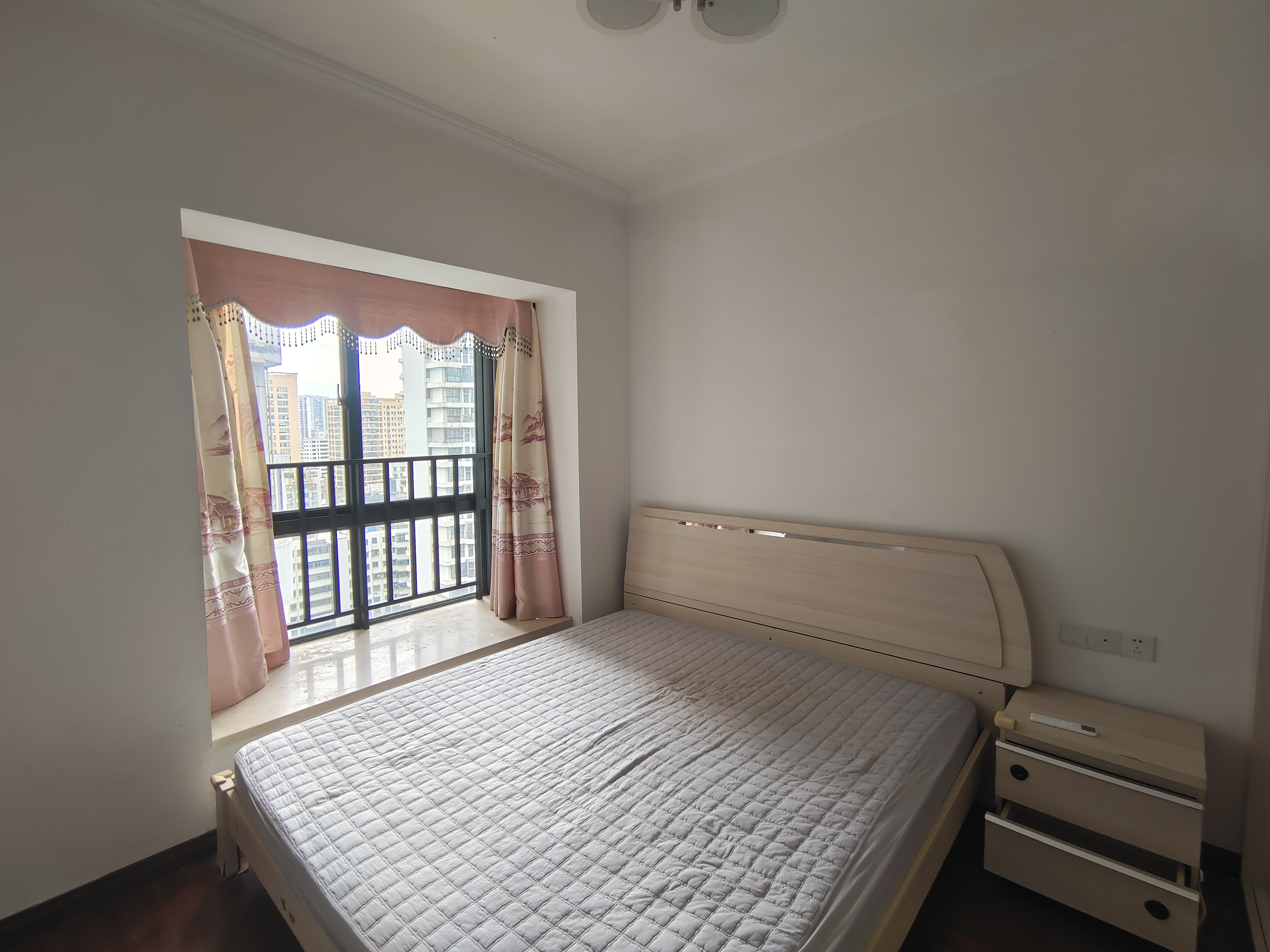 椰岛广场 3室2厅1卫 3000.0元/月 椰岛广场 3室2厅1卫 3000.0元/月室内图