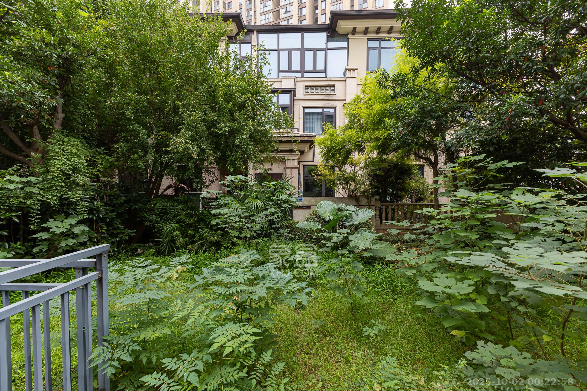 龙湖湘风原著(龙湖湘风星城) 5室2厅4卫 375.0万 龙湖湘风原著(龙湖湘风星城) 5室2厅4卫 375.0万其他