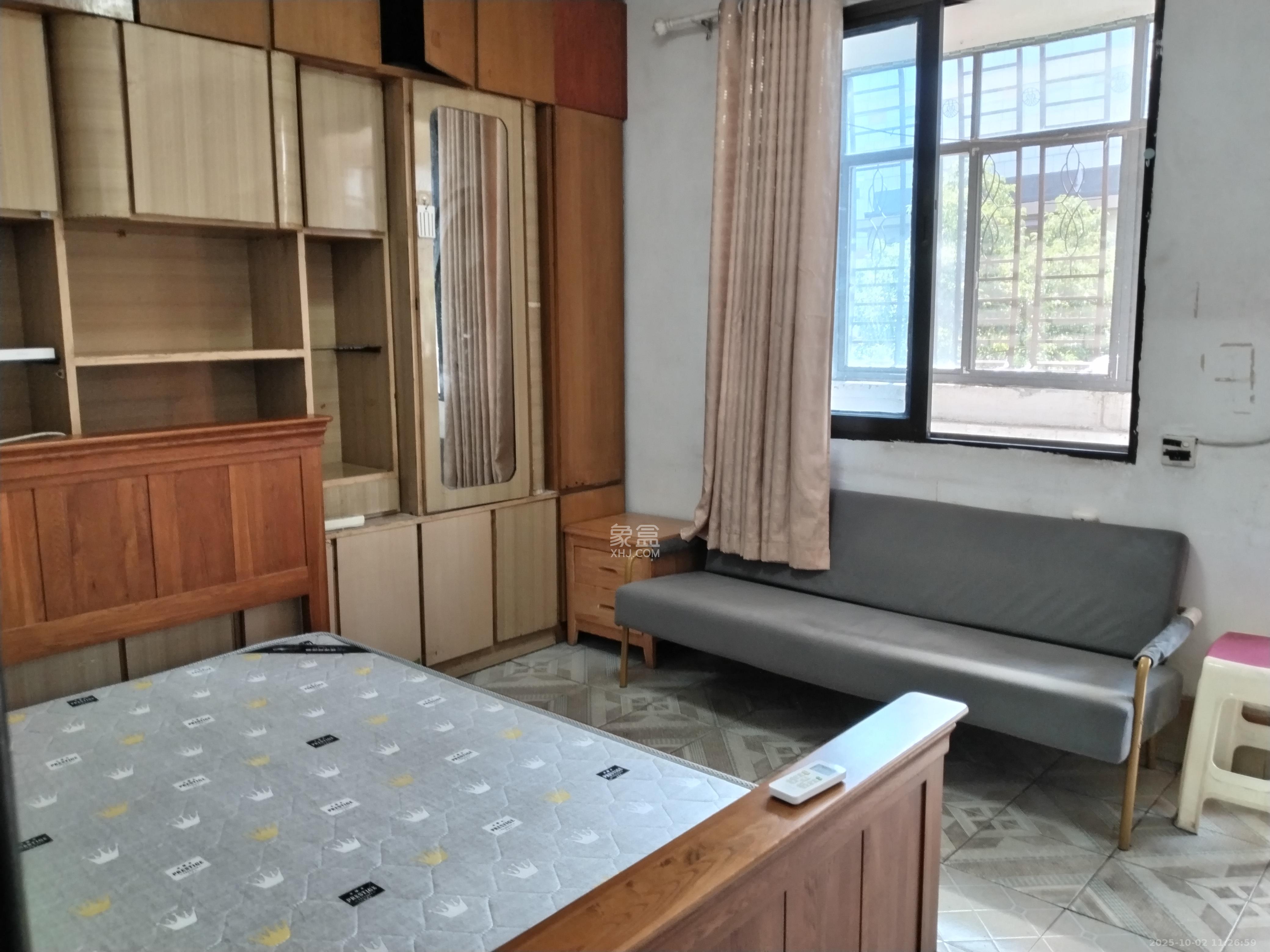 燕山街社区 1室1厅1卫 1300.0元/月 燕山街社区 1室1厅1卫 1300.0元/月室内图