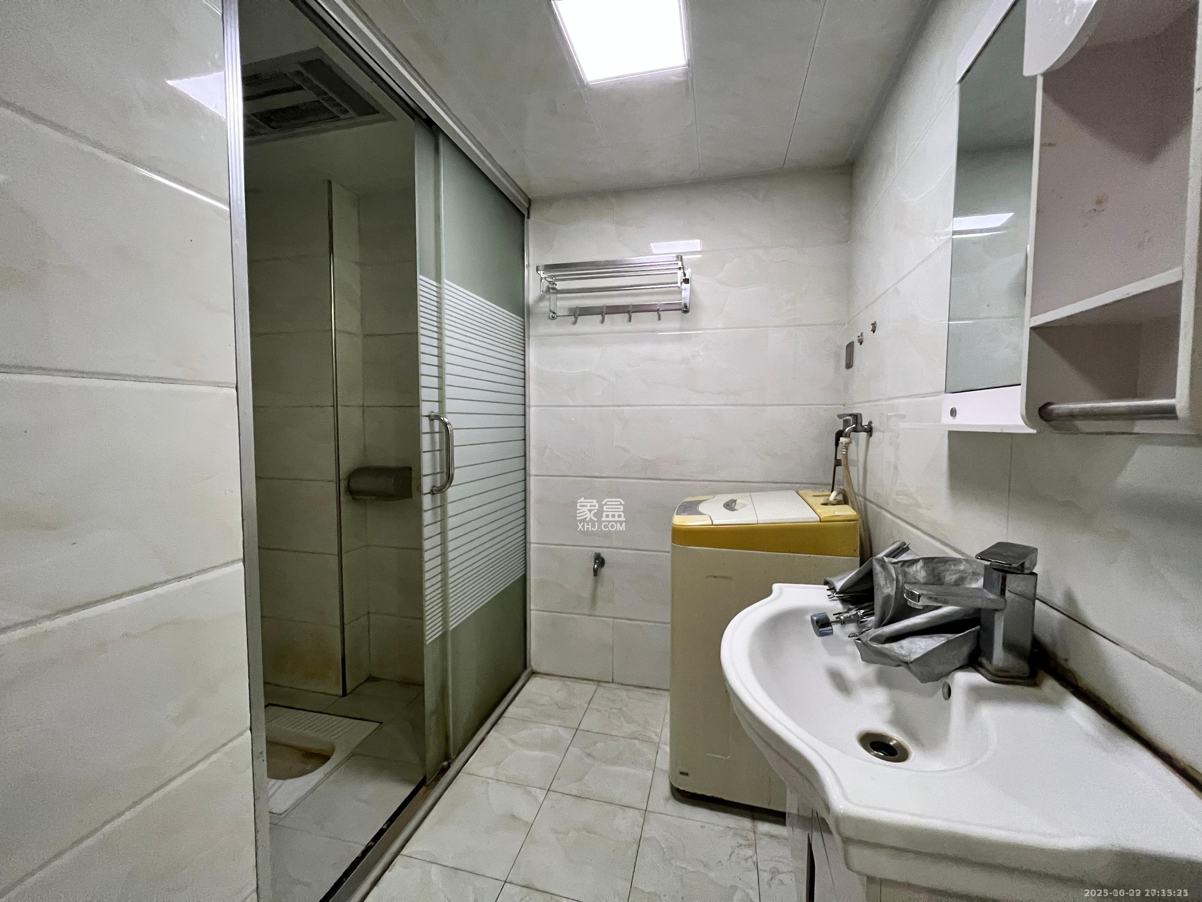 保利麓谷林语I区  1室1厅1卫    1400.0元/月室内图