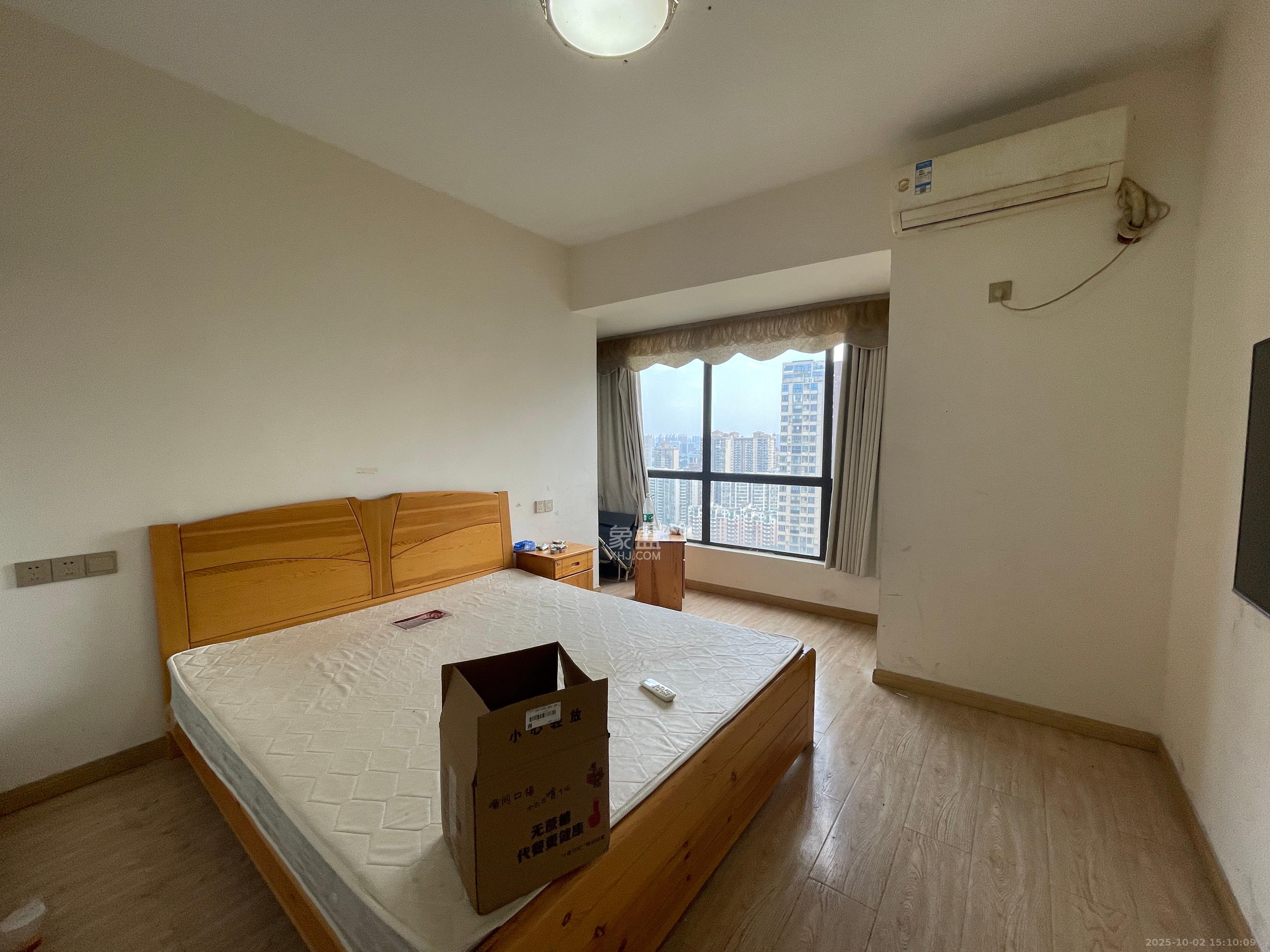 通用时代国际社区  4室1厅2卫   3300.00元/月室内图