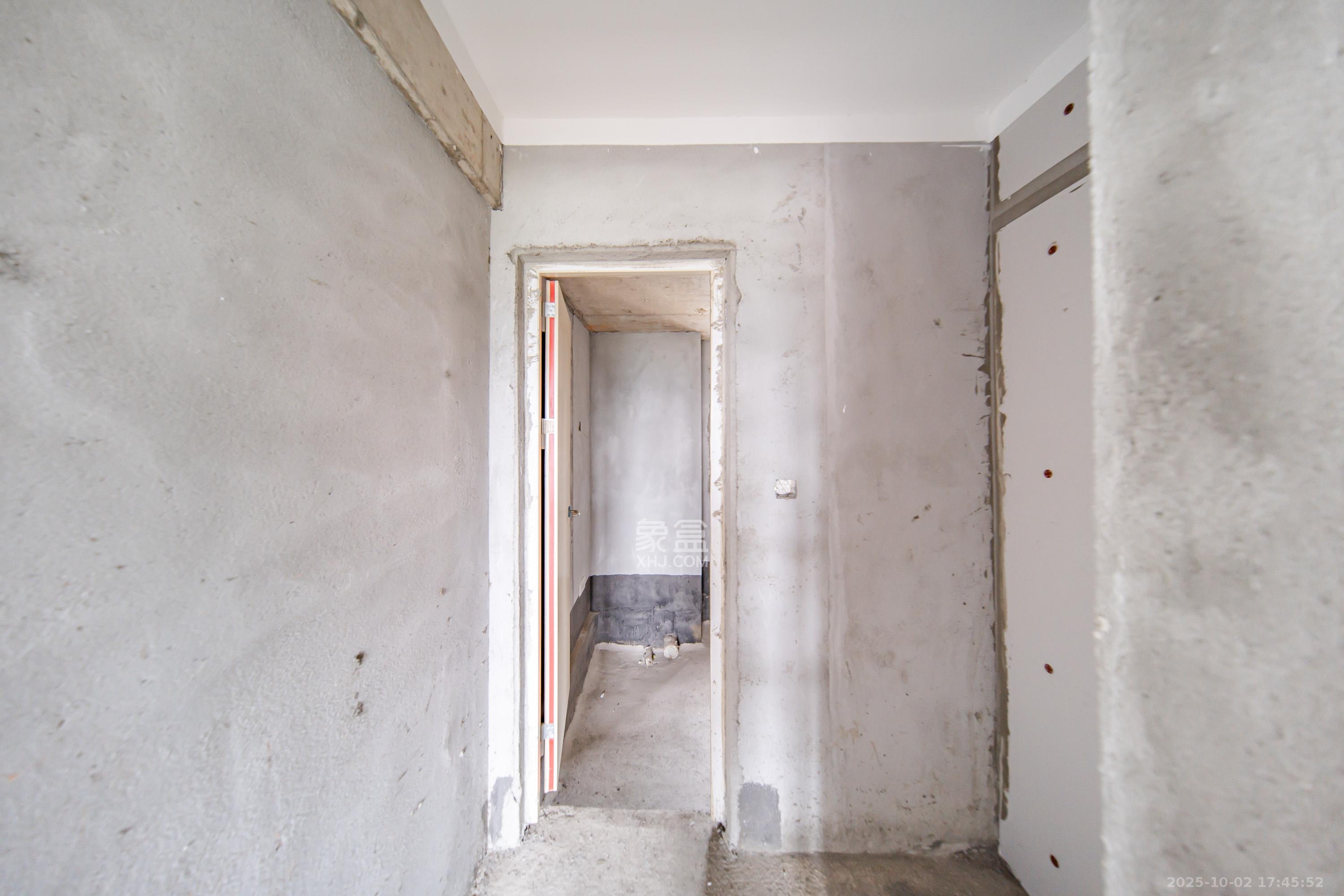 梦想滨江左岸  3室2厅2卫    73.0万其他