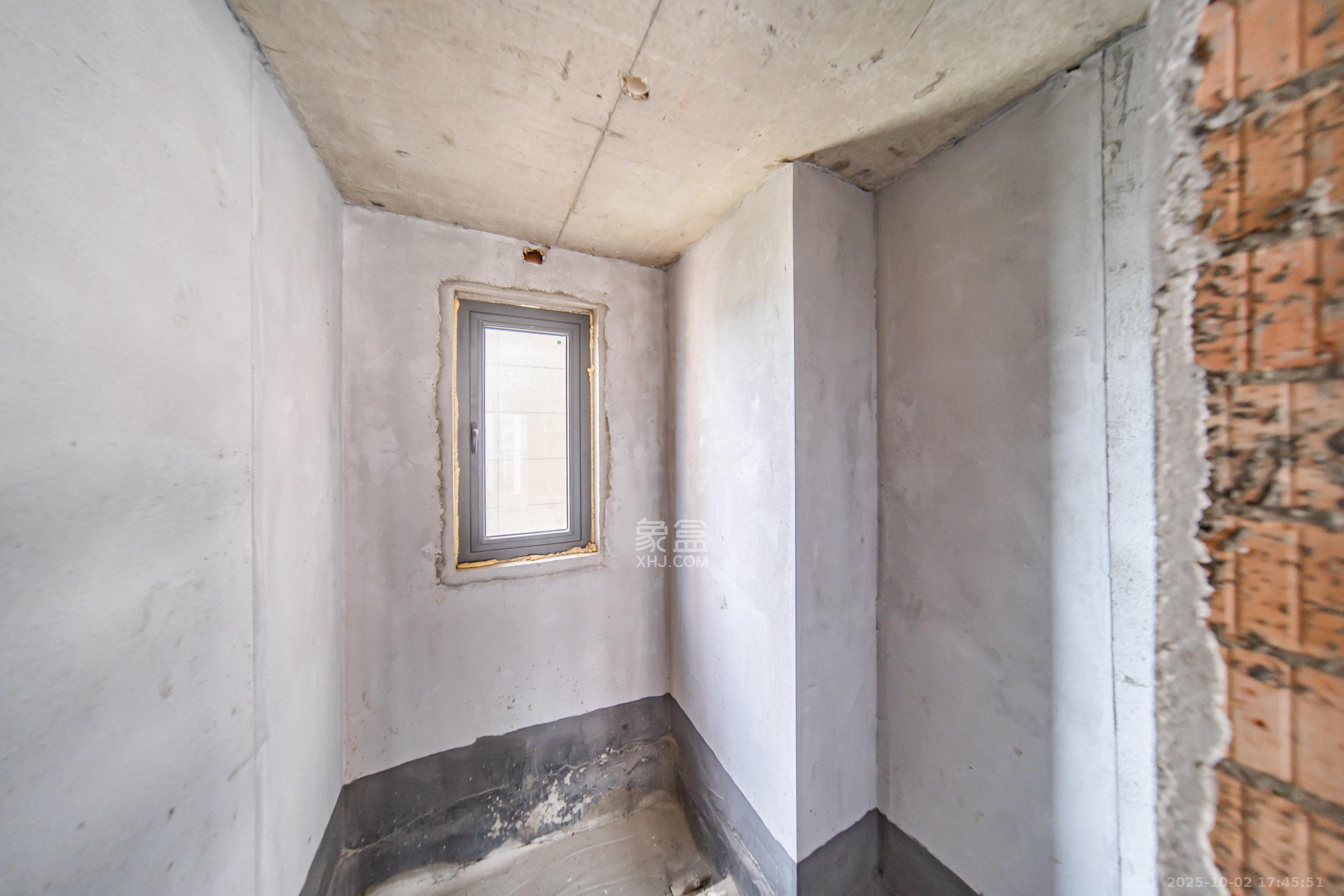 梦想滨江左岸  3室2厅2卫    73.0万卫生间