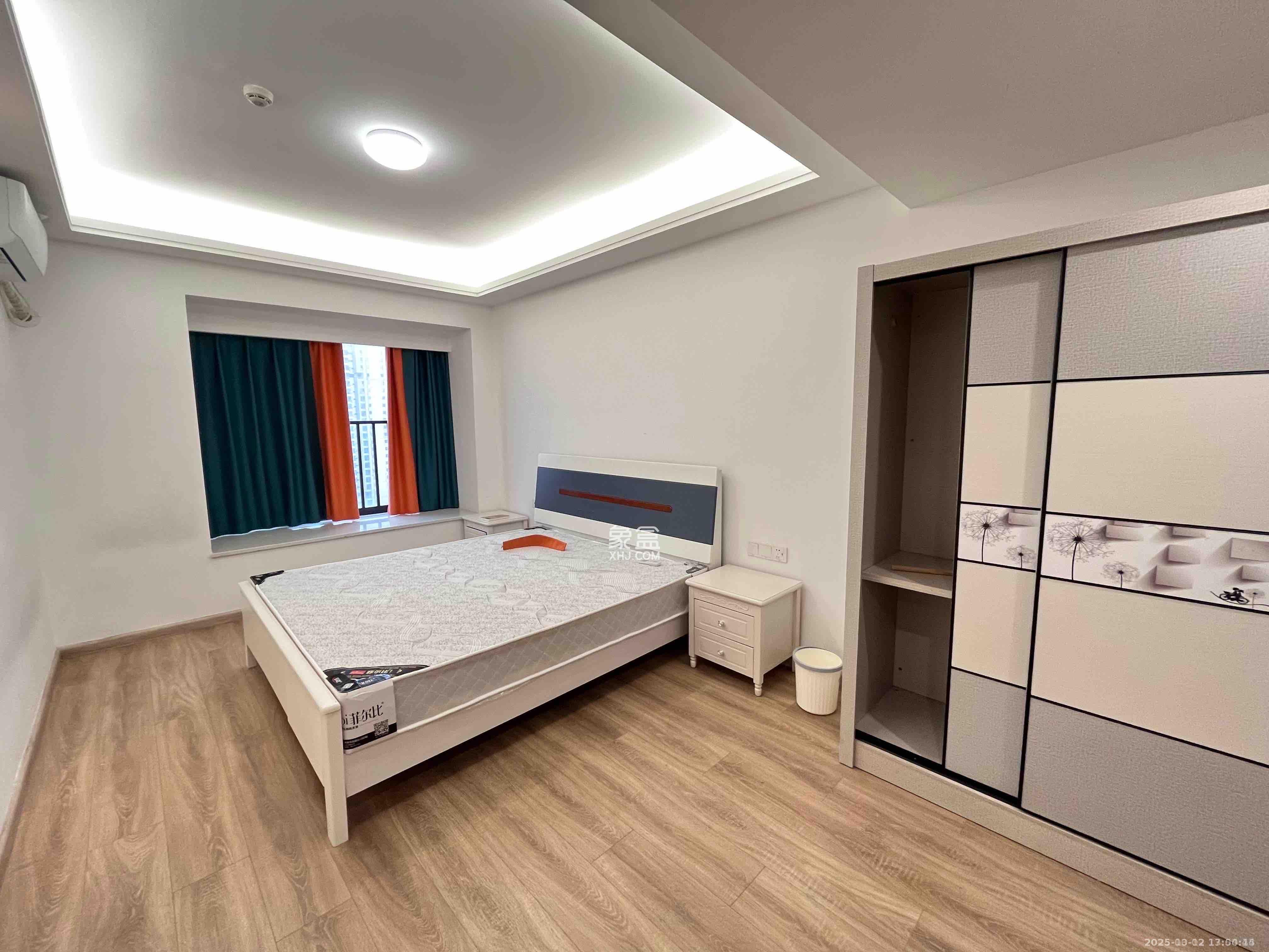 南山梅溪一方  3室2厅2卫    2800.0元/月室内图