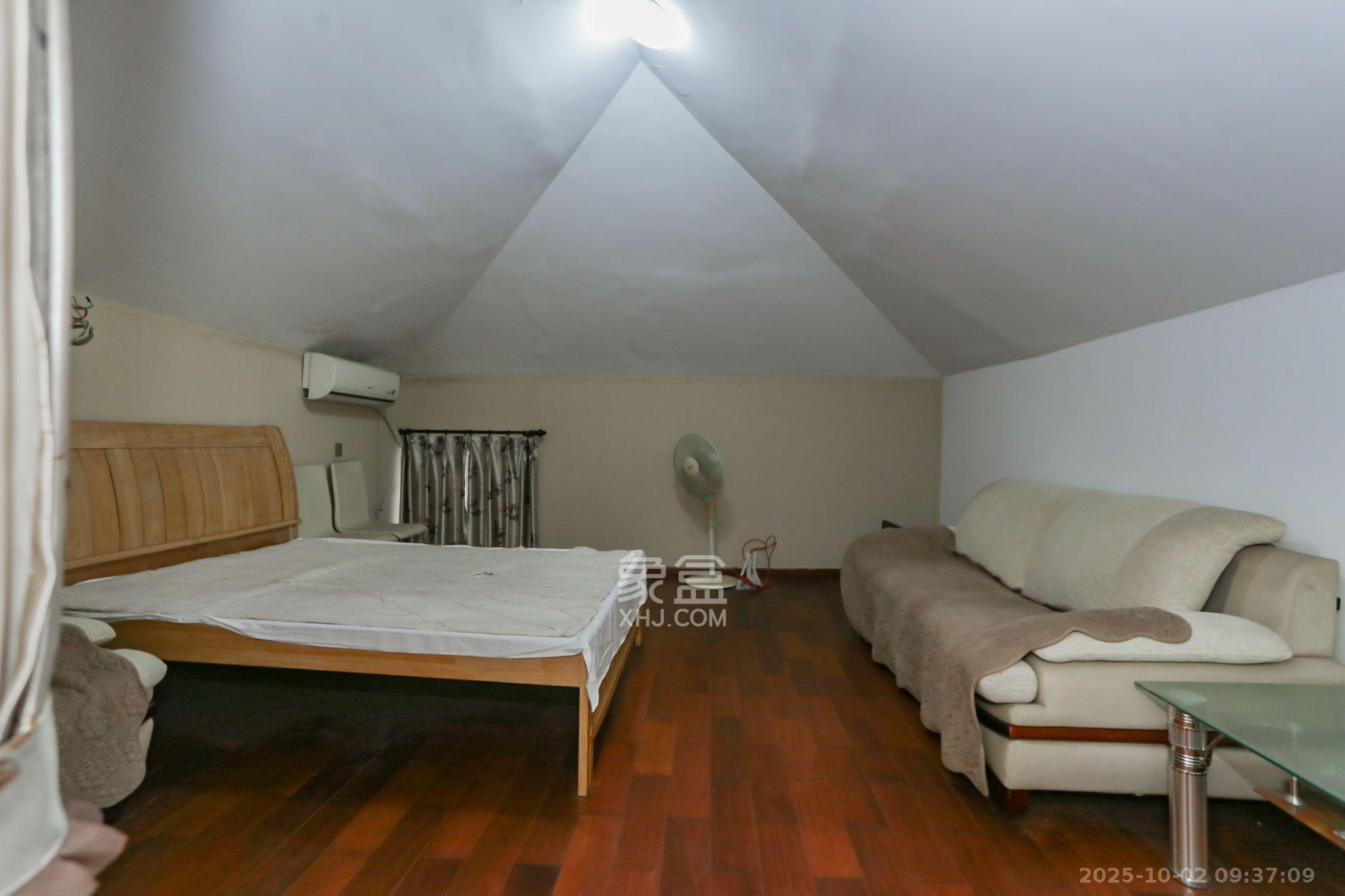 卓越蔚蓝海岸二期  4室2厅2卫    5200.0元/月室内图