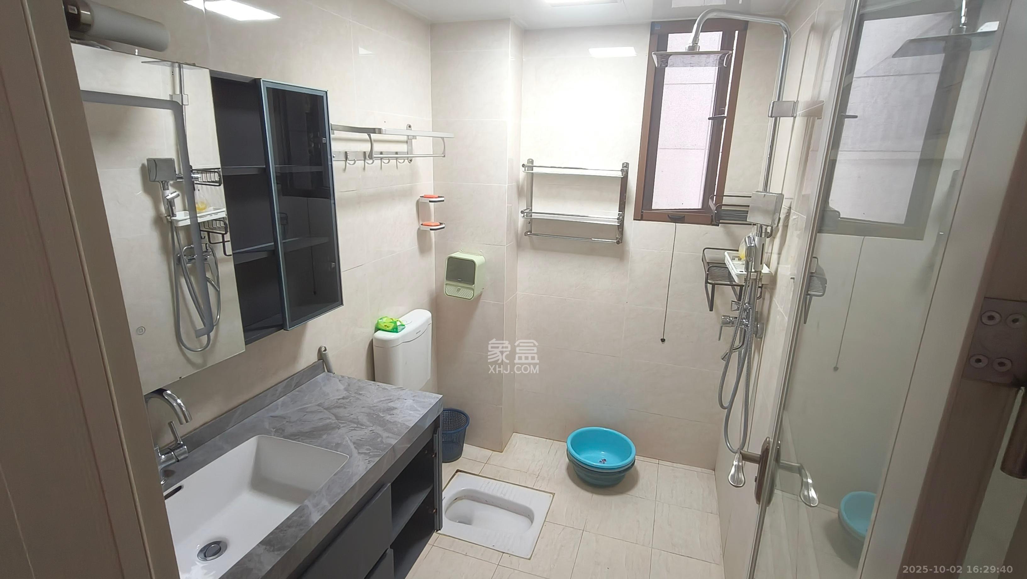 第六都（陆都小区）  4室2厅2卫    3800.0元/月室内图