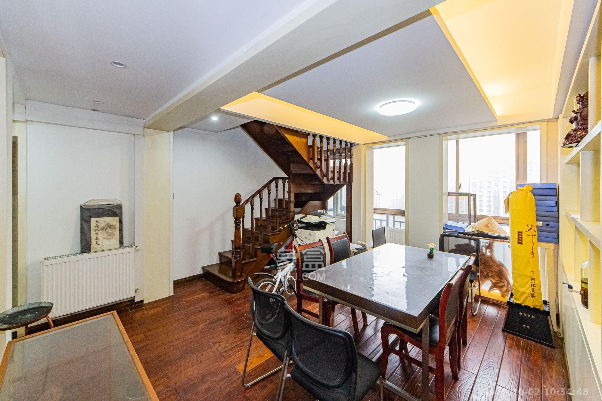 万国城(当代满庭春MOMA)一期 4室2厅1卫 4500.0元/月 万国城(当代满庭春MOMA)一期 4室2厅1卫 4500.0元/月室内图