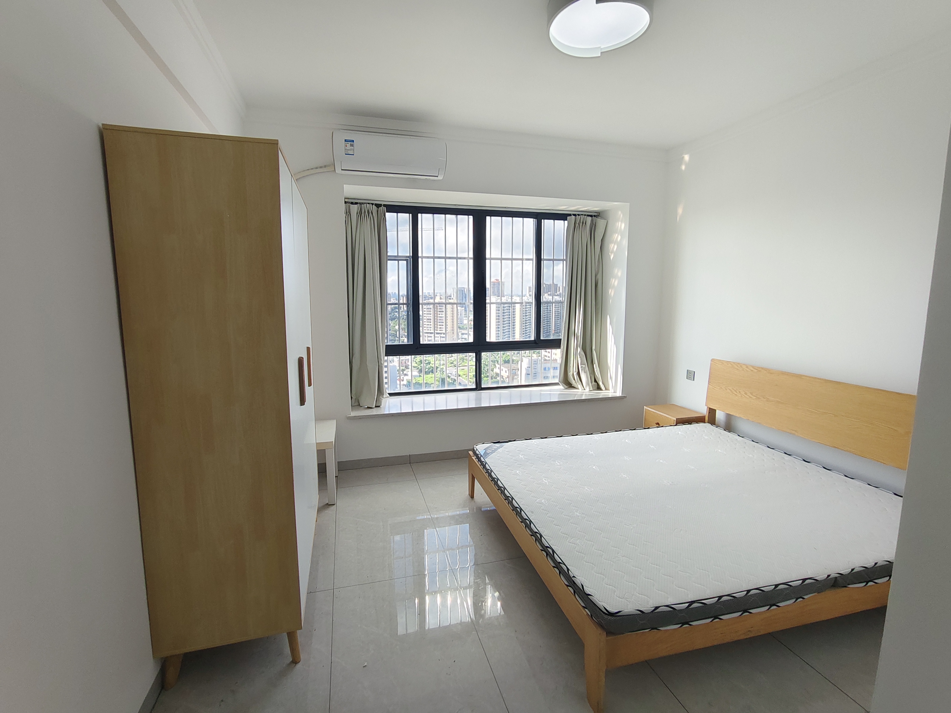 金盘花园(海马金盘花园1期) 3室2厅2卫 3200.0元/月 金盘花园(海马金盘花园1期) 3室2厅2卫 3200.0元/月室内图