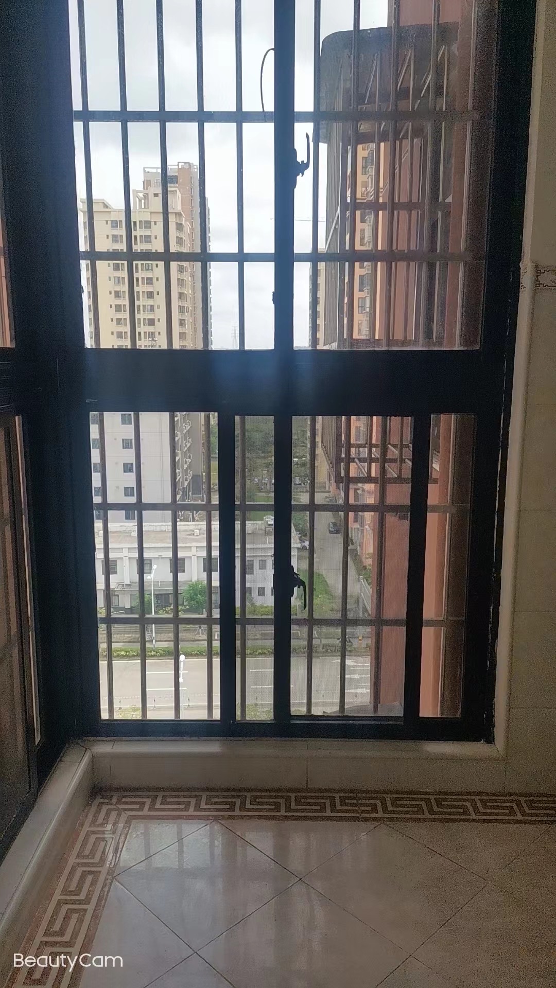 滨江财苑  3室1厅1卫    2500.0元/月室内图