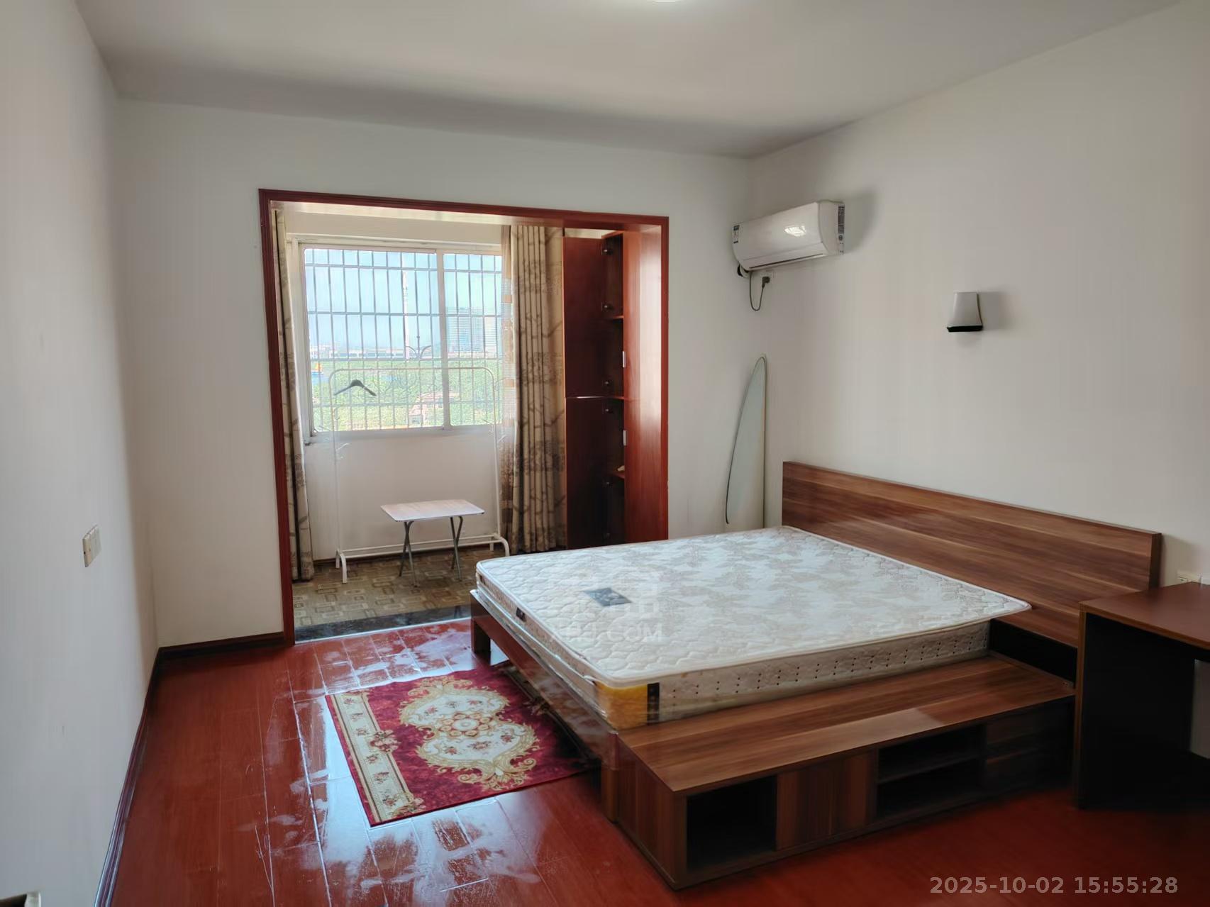 兴湖家园  3室2厅2卫    1500.0元/月室内图