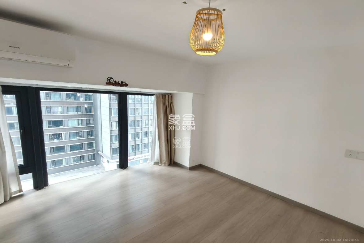 龙湖铂金岛 2室1厅1卫 2200.0元/月 龙湖铂金岛 2室1厅1卫 2200.0元/月室内图