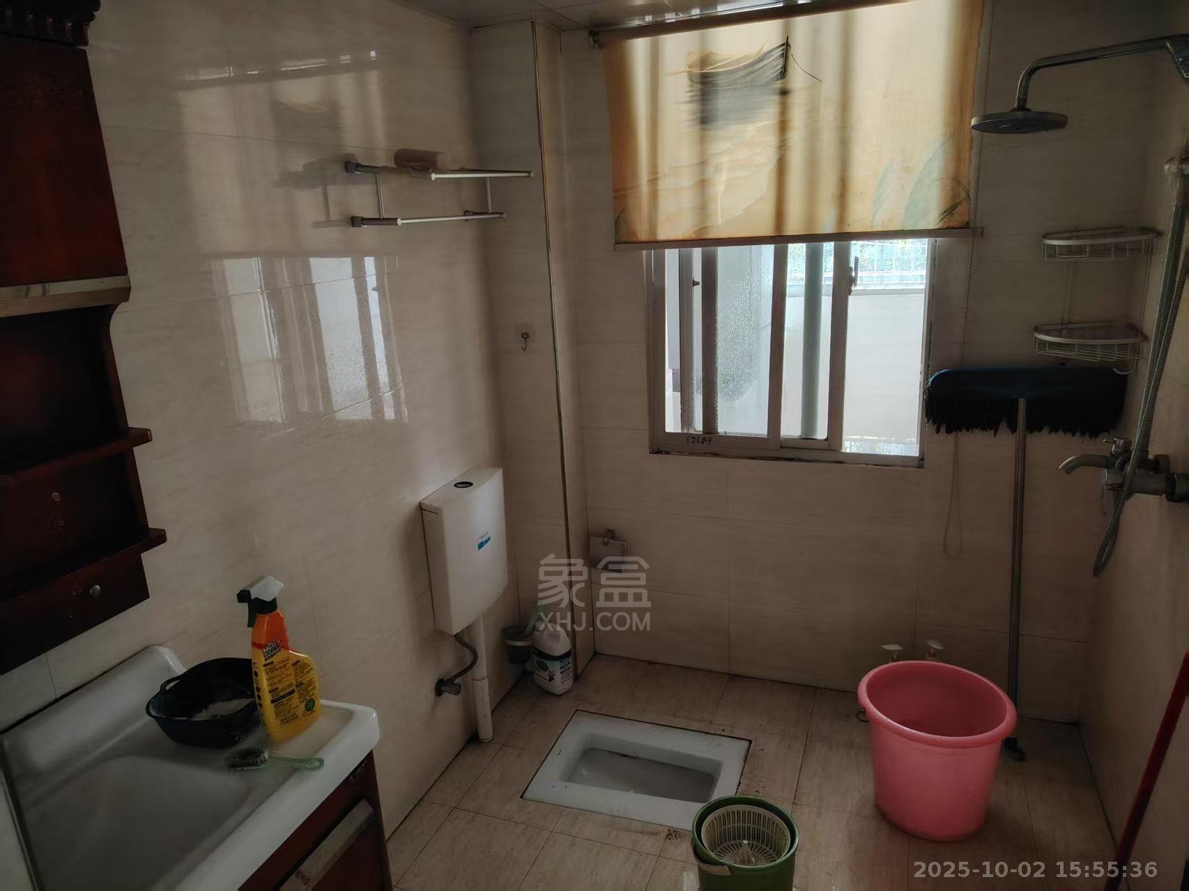 兴湖家园  3室2厅2卫    1500.0元/月室内图