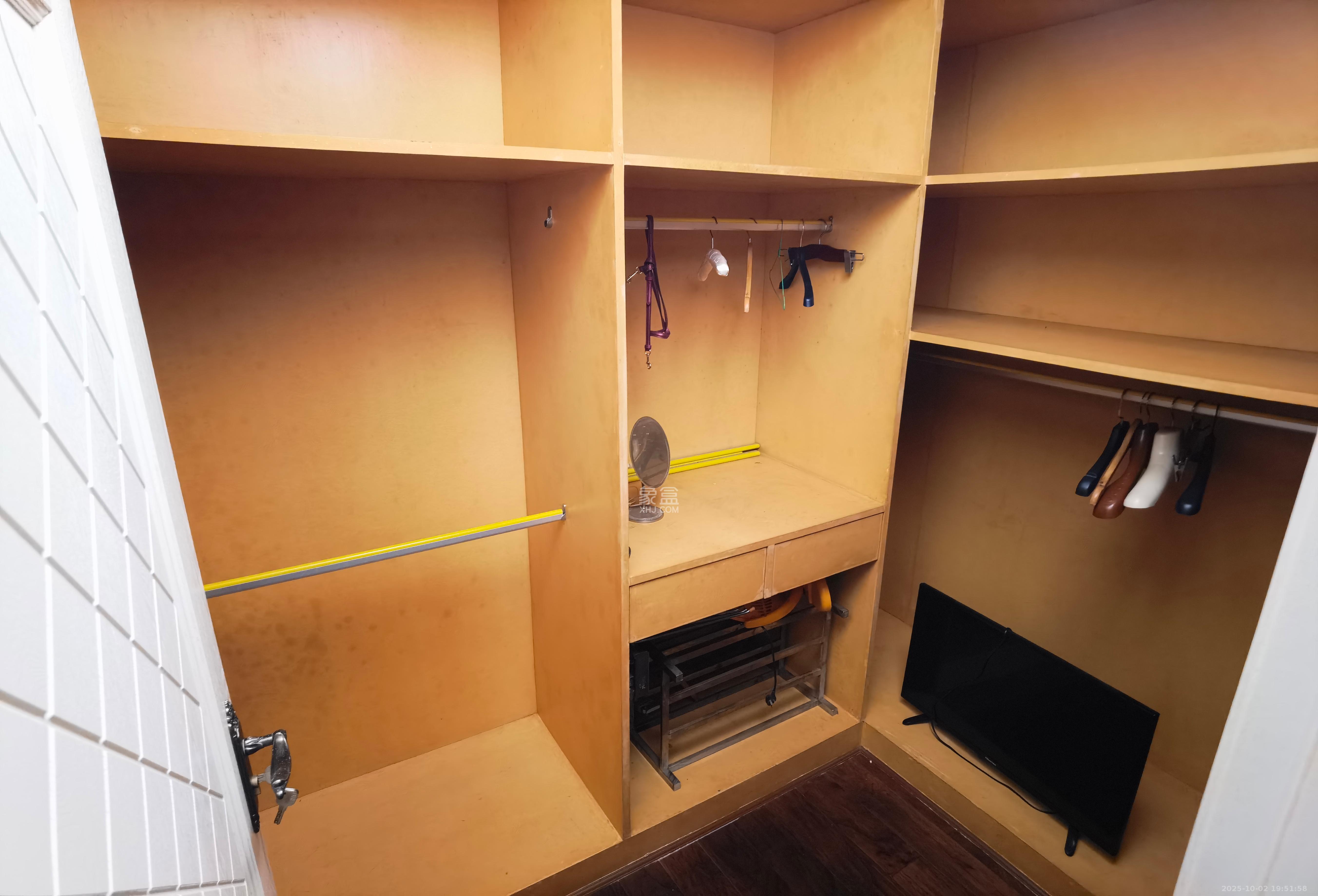 金色屋顶  4室2厅3卫    5500.0元/月室内图