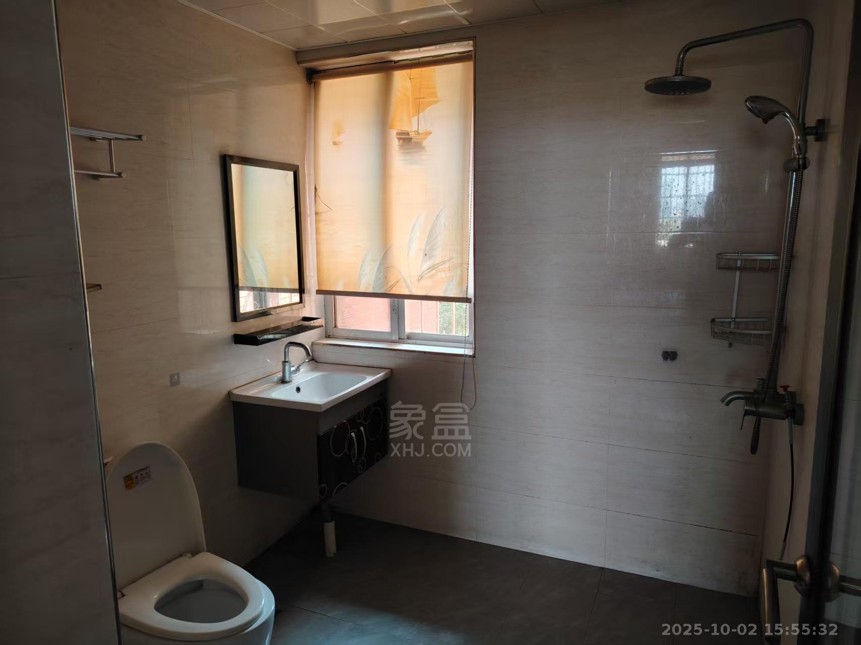 兴湖家园  3室2厅2卫    1500.0元/月室内图