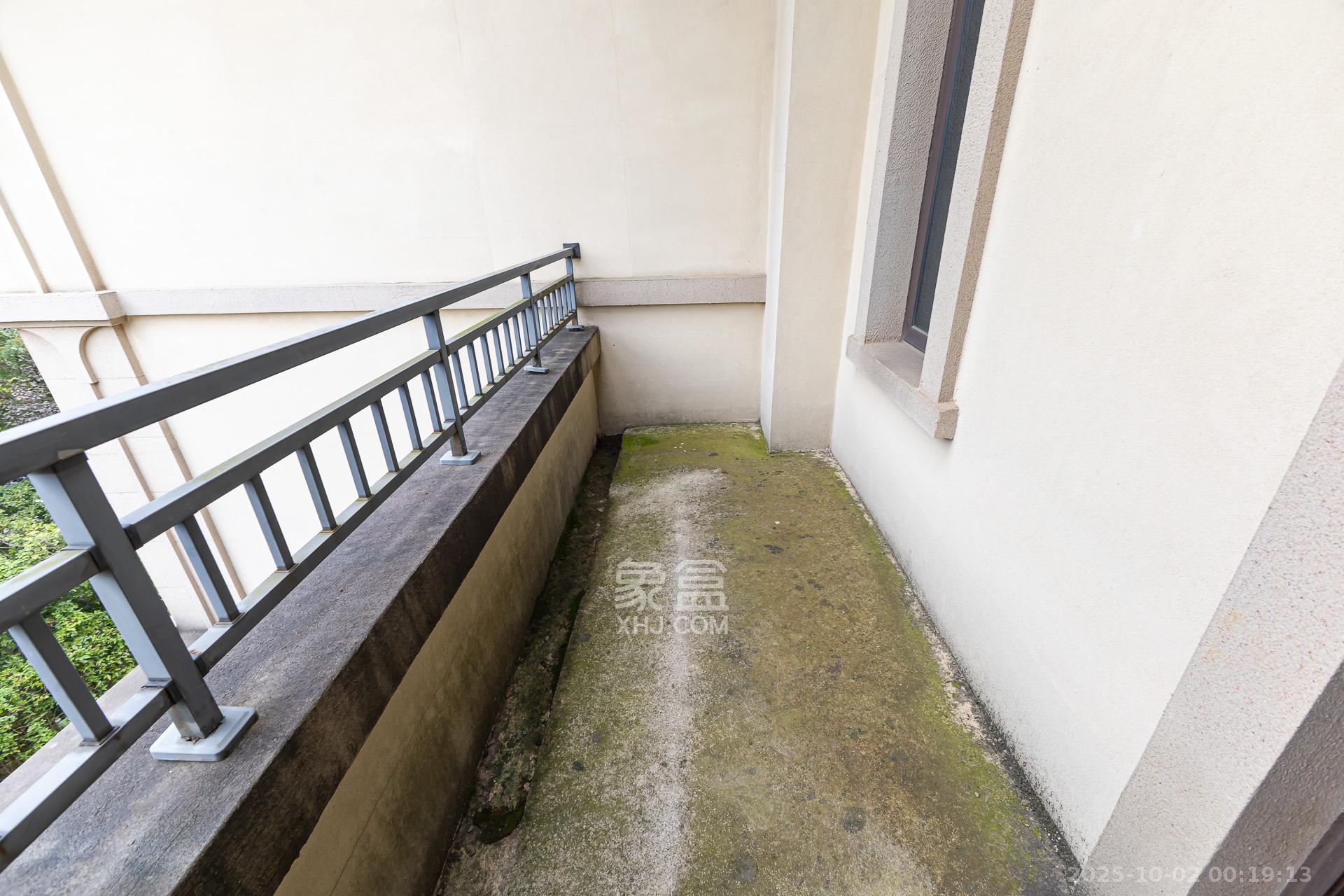 龙湖璟宸原著(龙湖紫宸) 5室2厅4卫 285.0万 龙湖璟宸原著(龙湖紫宸) 5室2厅4卫 285.0万阳台