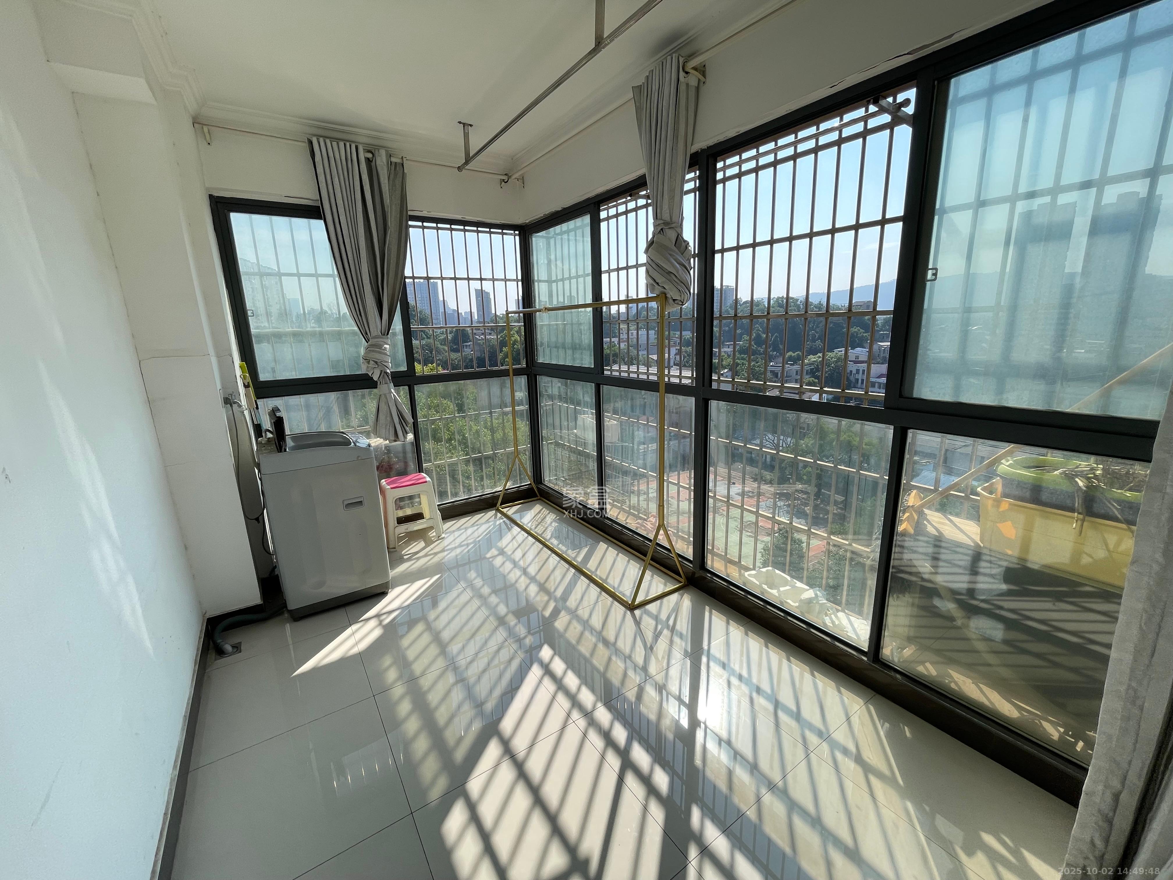 红公馆(前程丽景大厦) 3室2厅1卫 2000.0元/月 红公馆(前程丽景大厦) 3室2厅1卫 2000.0元/月室内图