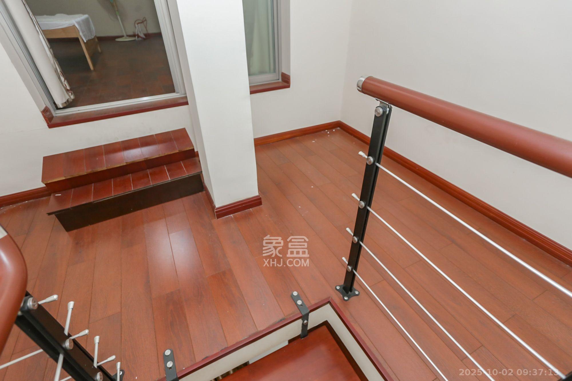 卓越蔚蓝海岸二期  4室2厅2卫    5200.0元/月室内图