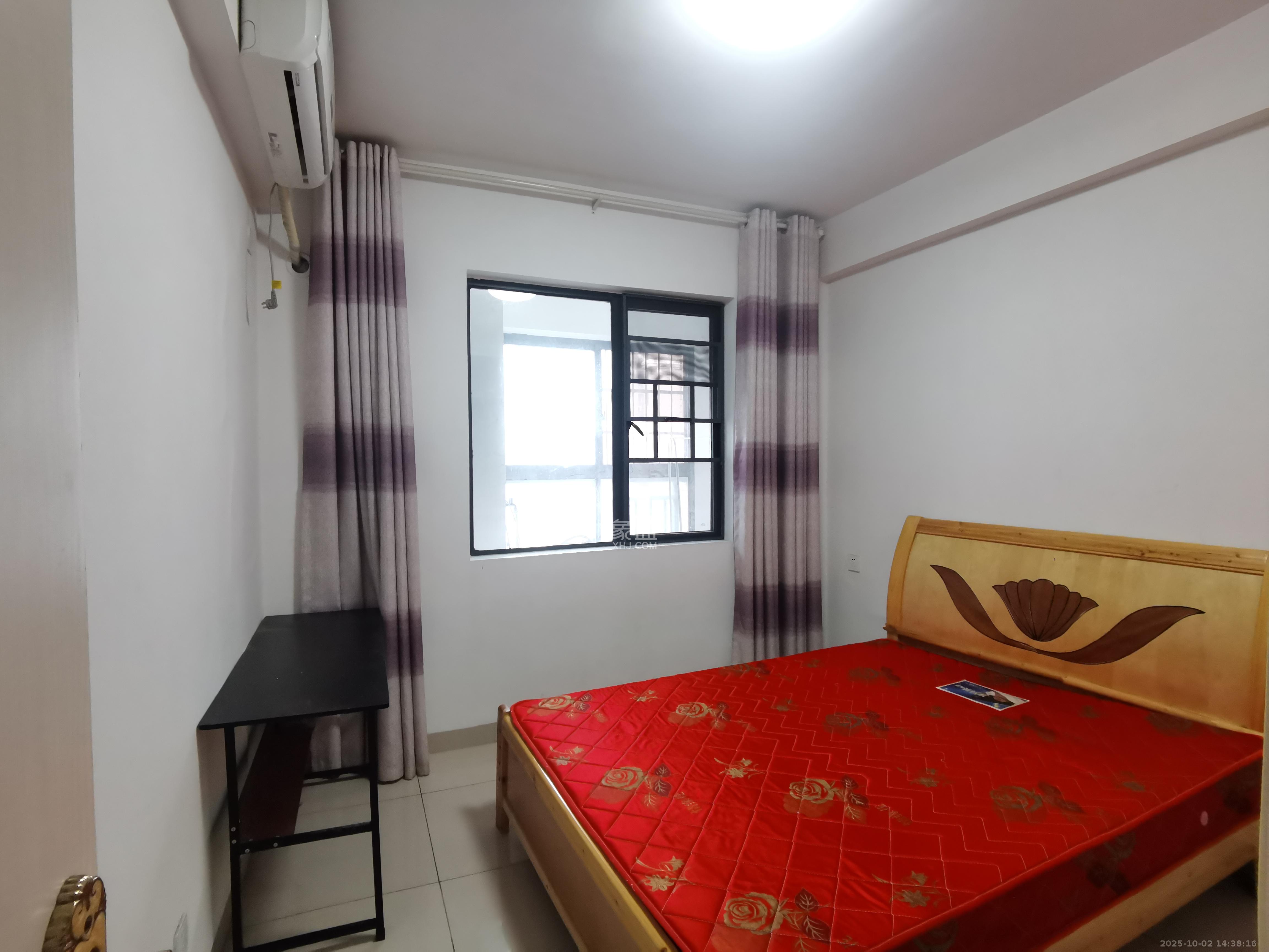 三一街区  3室2厅1卫    2000.0元/月室内图