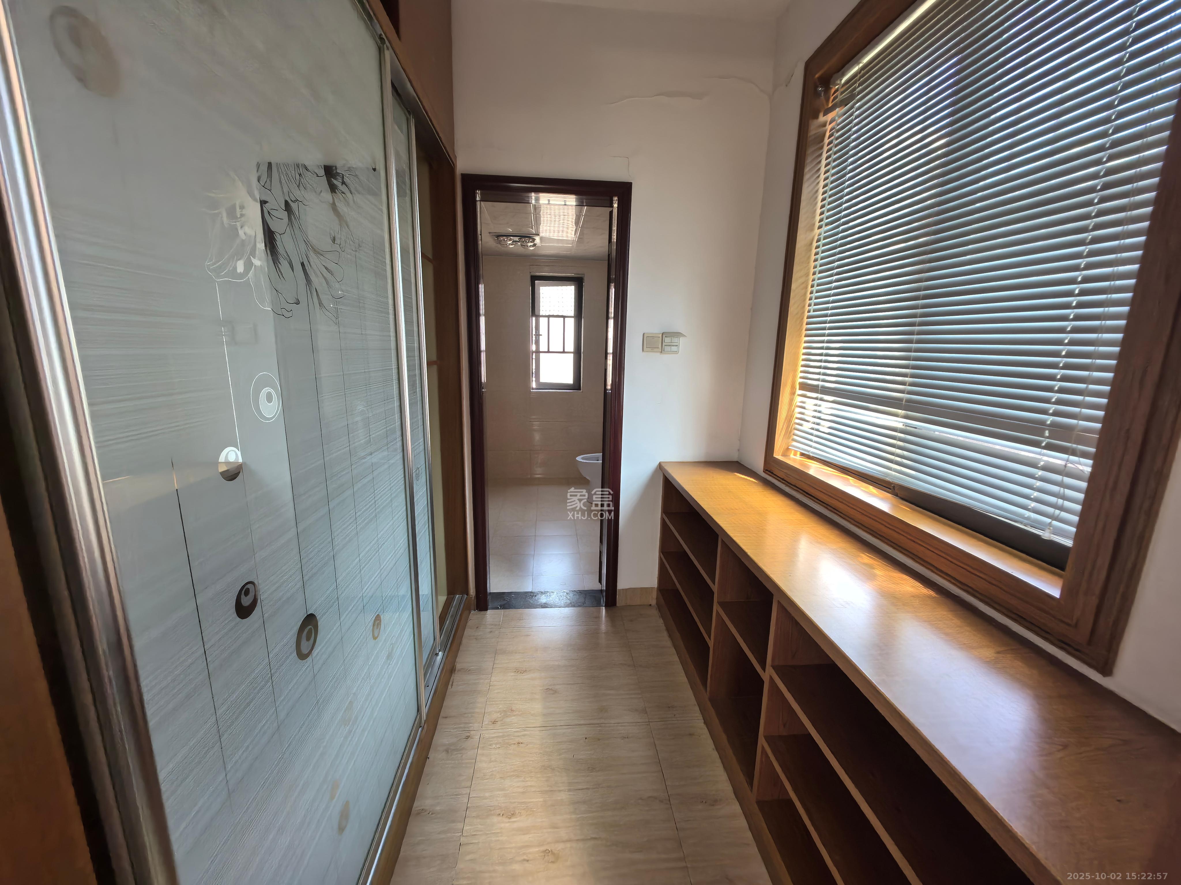 新城国际花都 3室2厅2卫 1800.0元/月 新城国际花都 3室2厅2卫 1800.0元/月室内图