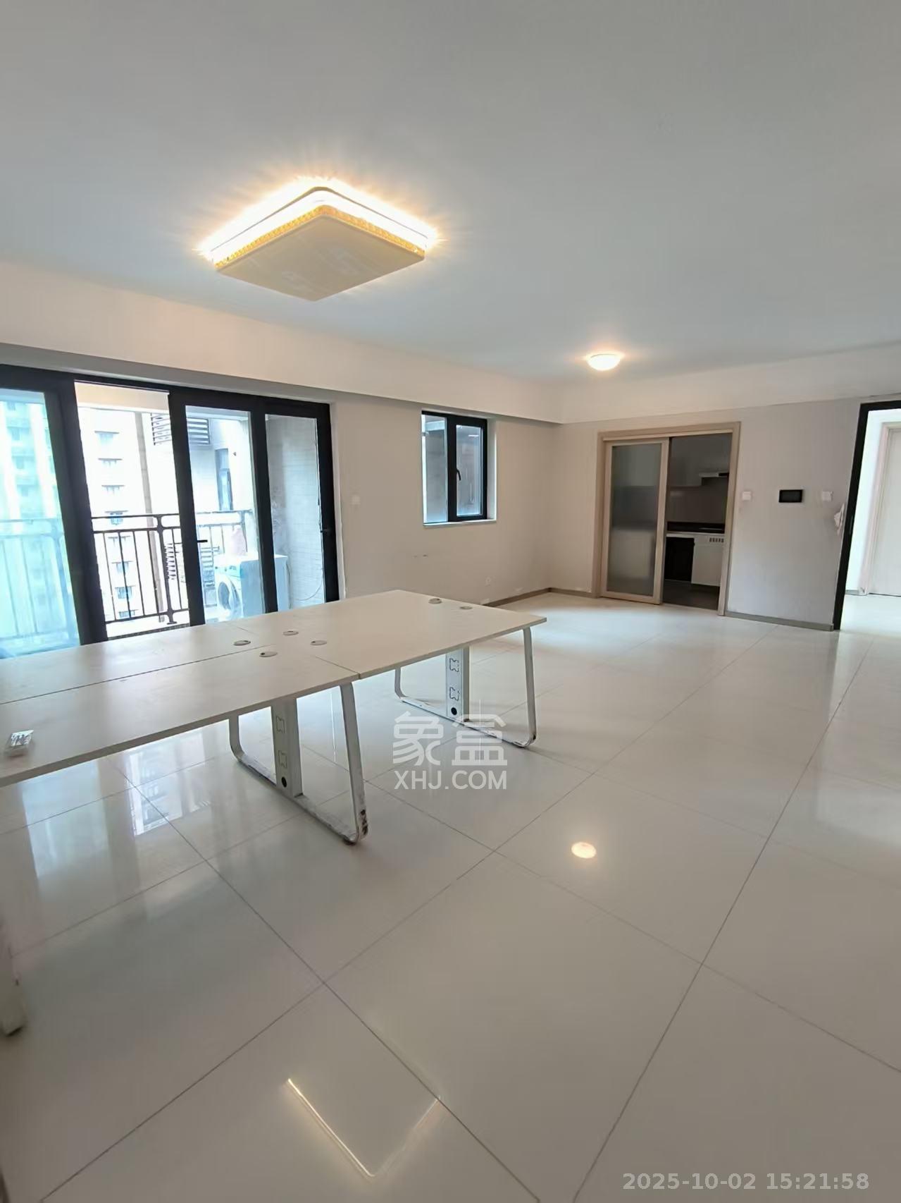 时代倾城三期  4室2厅2卫    2000.0元/月室内图