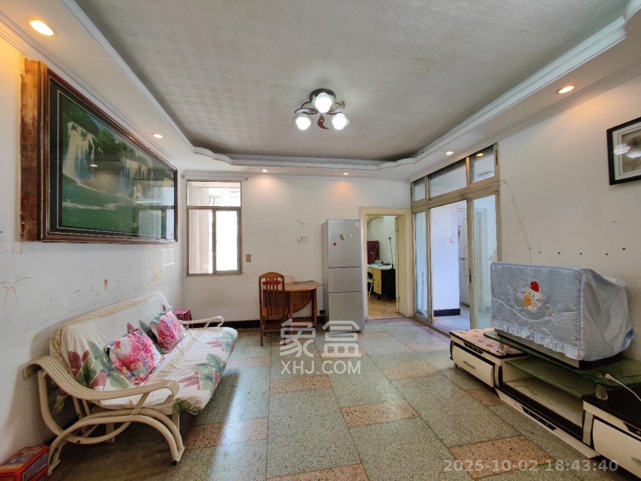 东风二村社区房  3室2厅1卫    2300.0元/月