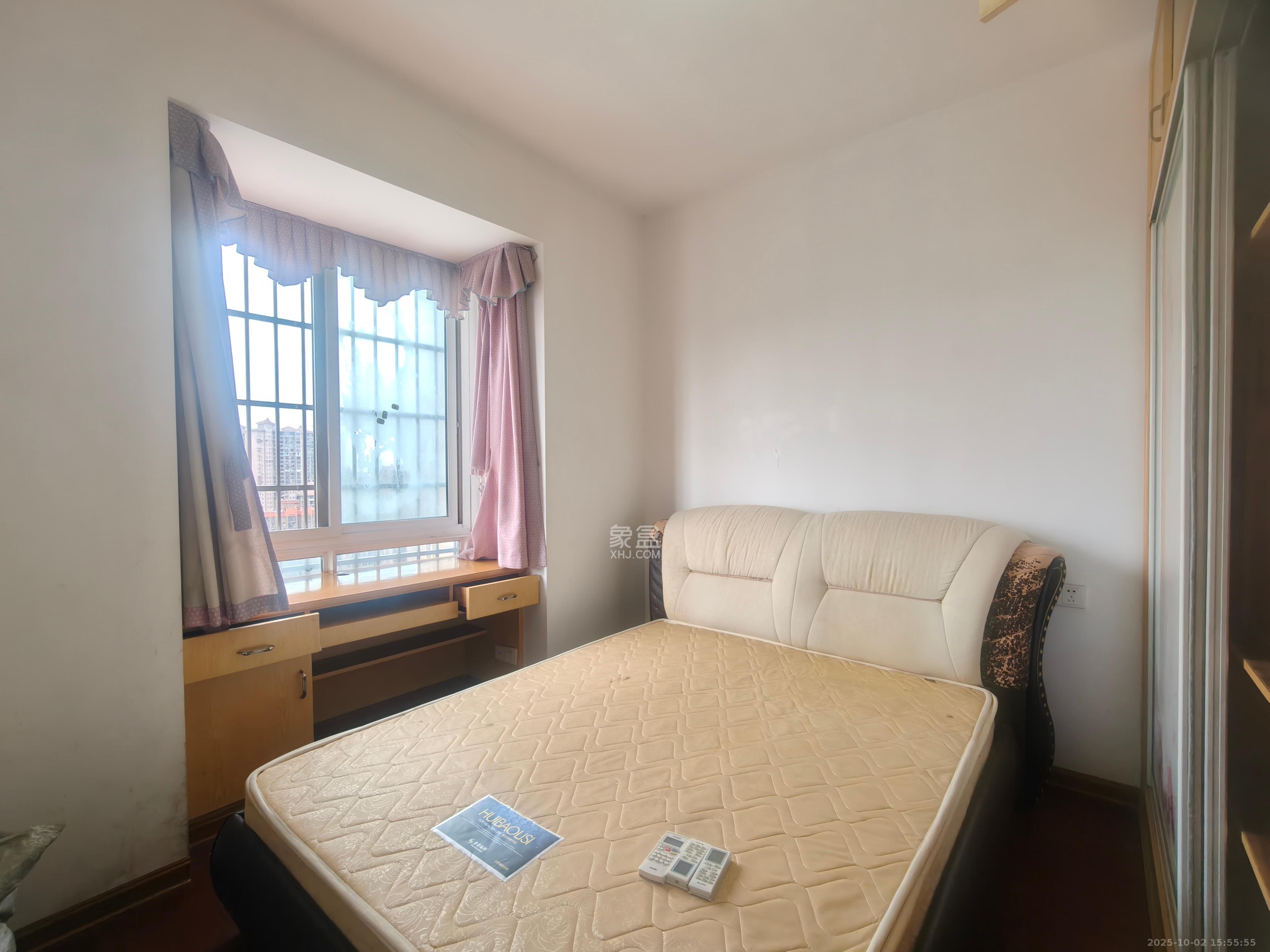 爵士湘  3室2厅1卫   1600.00元/月室内图
