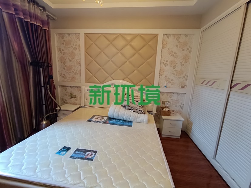 紫荆园别墅  6室2厅3卫    215.0万卧室