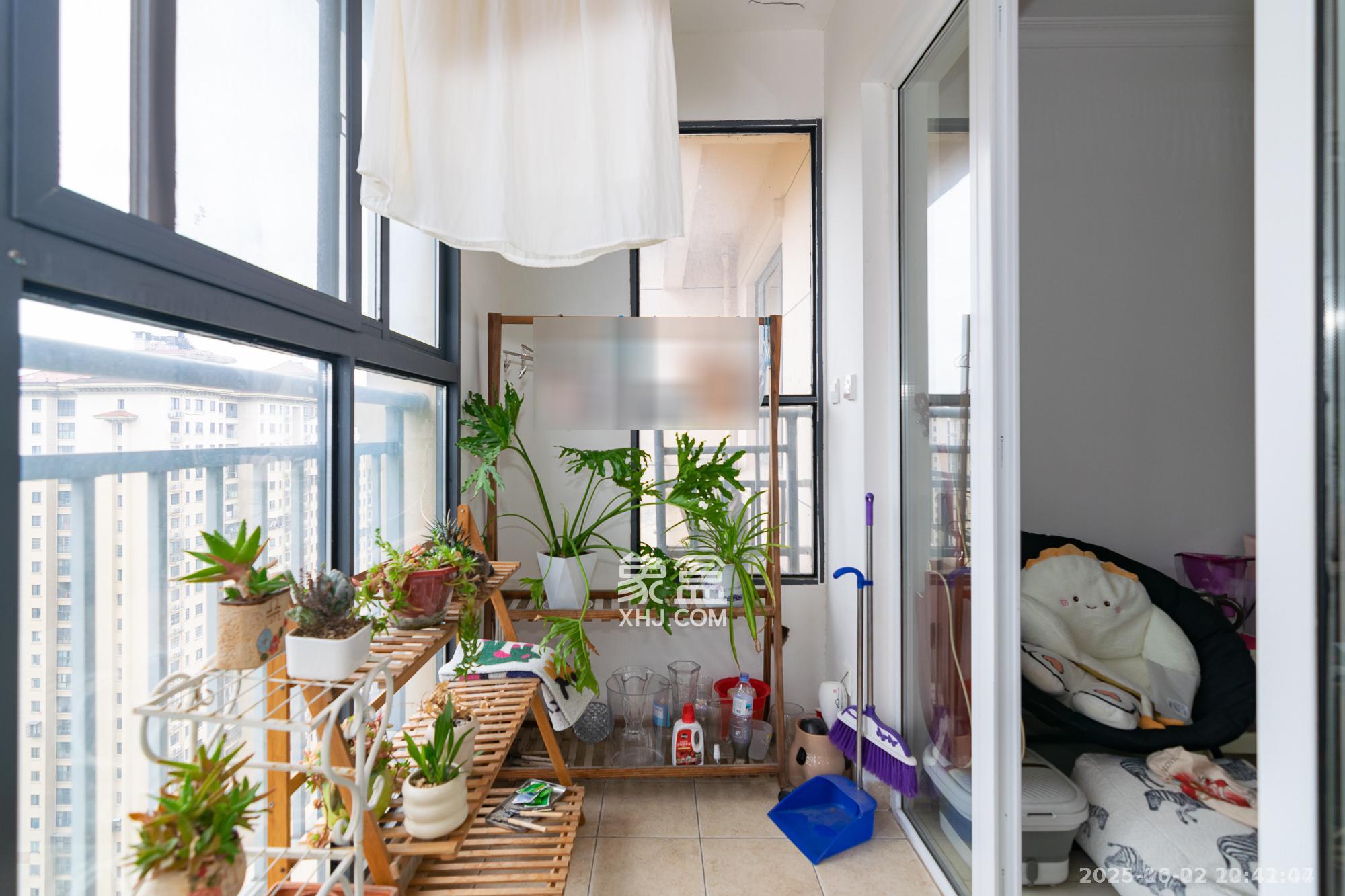 荣盛岳麓峰景 3室2厅1卫 2000.0元/月 荣盛岳麓峰景 3室2厅1卫 2000.0元/月室内图