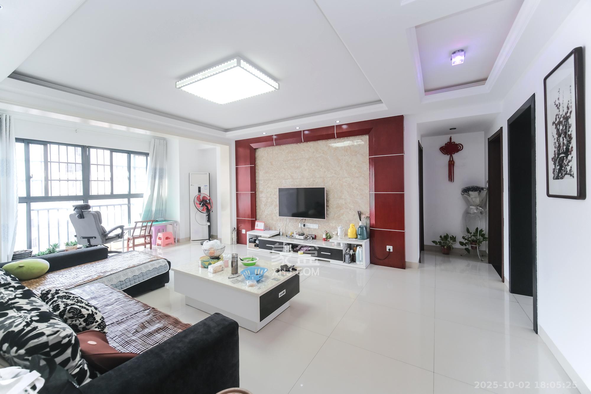 三一街区 3室2厅2卫 68.0万 三一街区 3室2厅2卫 68.0万客厅