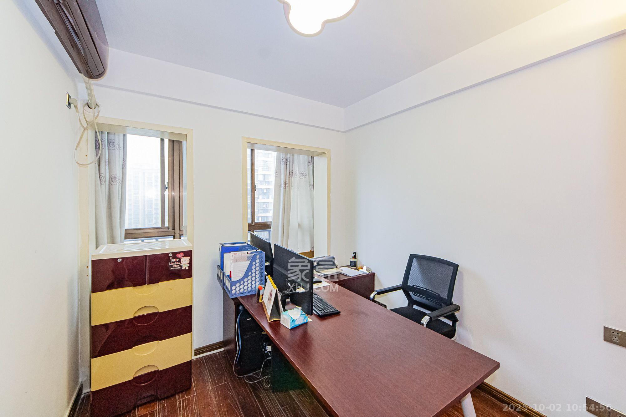 万国城(当代满庭春MOMA)一期 4室2厅1卫 4500.0元/月 万国城(当代满庭春MOMA)一期 4室2厅1卫 4500.0元/月室内图