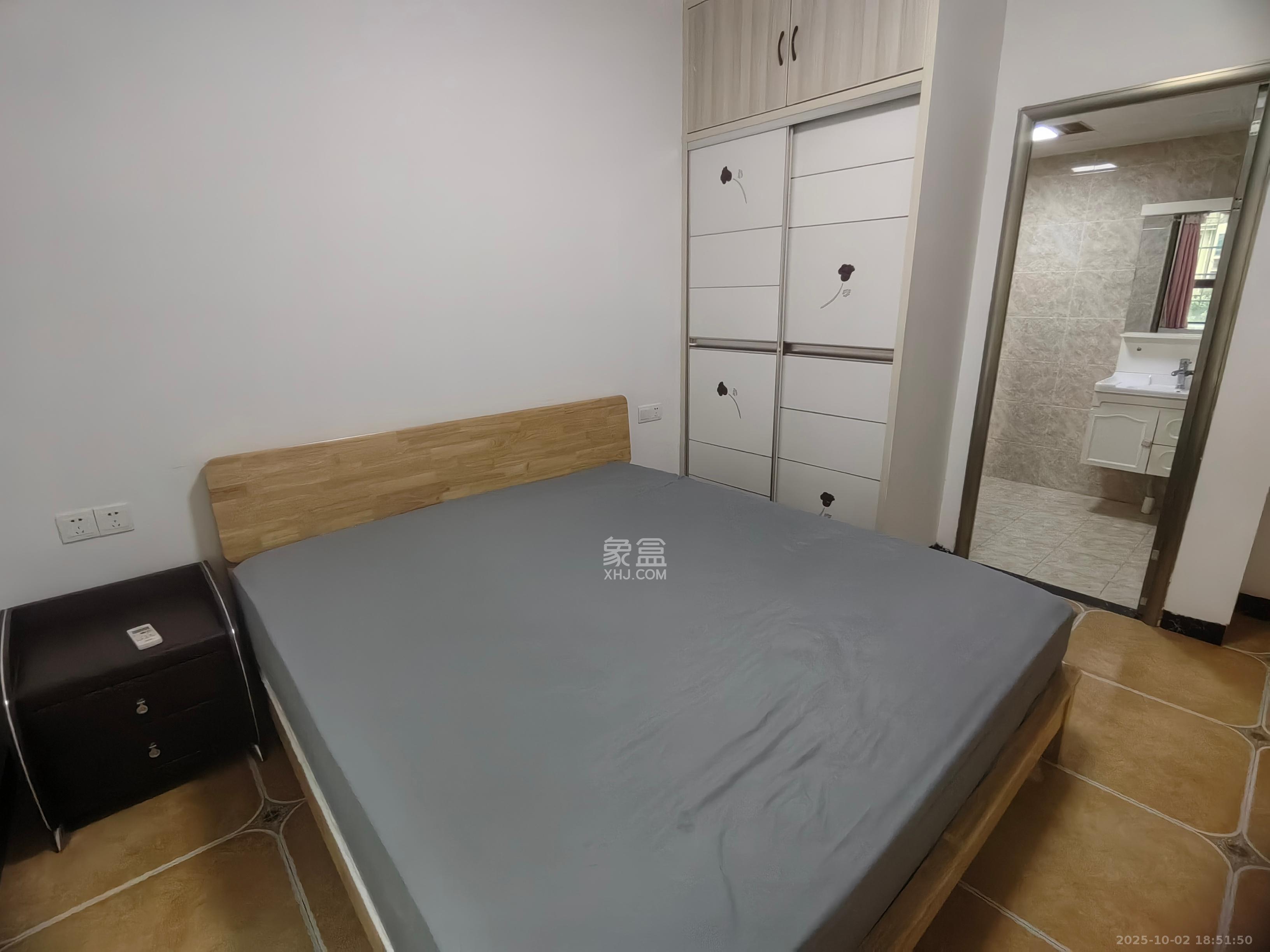 鄱阳佳郡  3室2厅2卫   2200.00元/月室内图