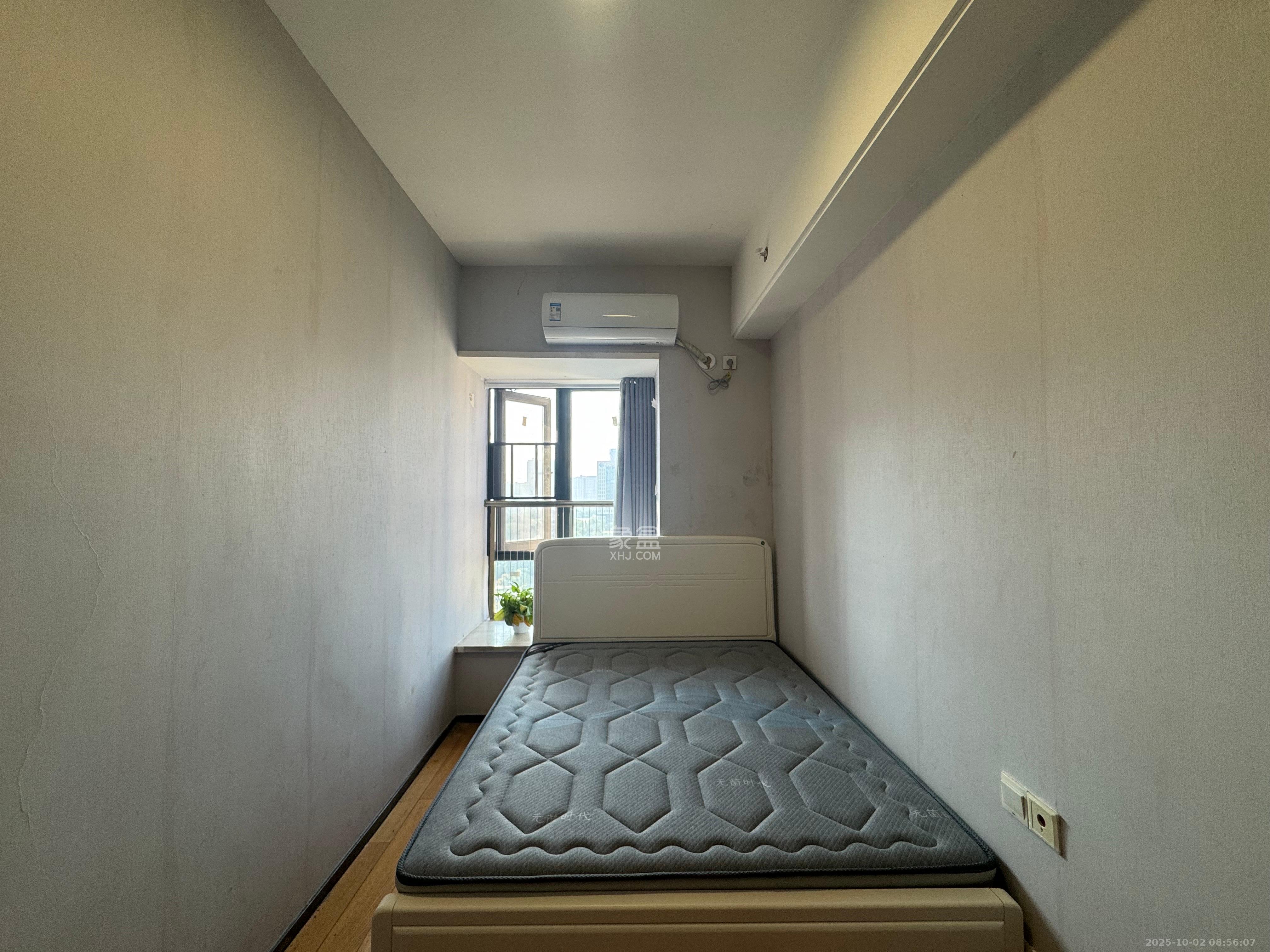 恒大国际广场  1室0厅0卫    1500.0元/月 恒大国际广场  1室0厅0卫    1500.0元/月