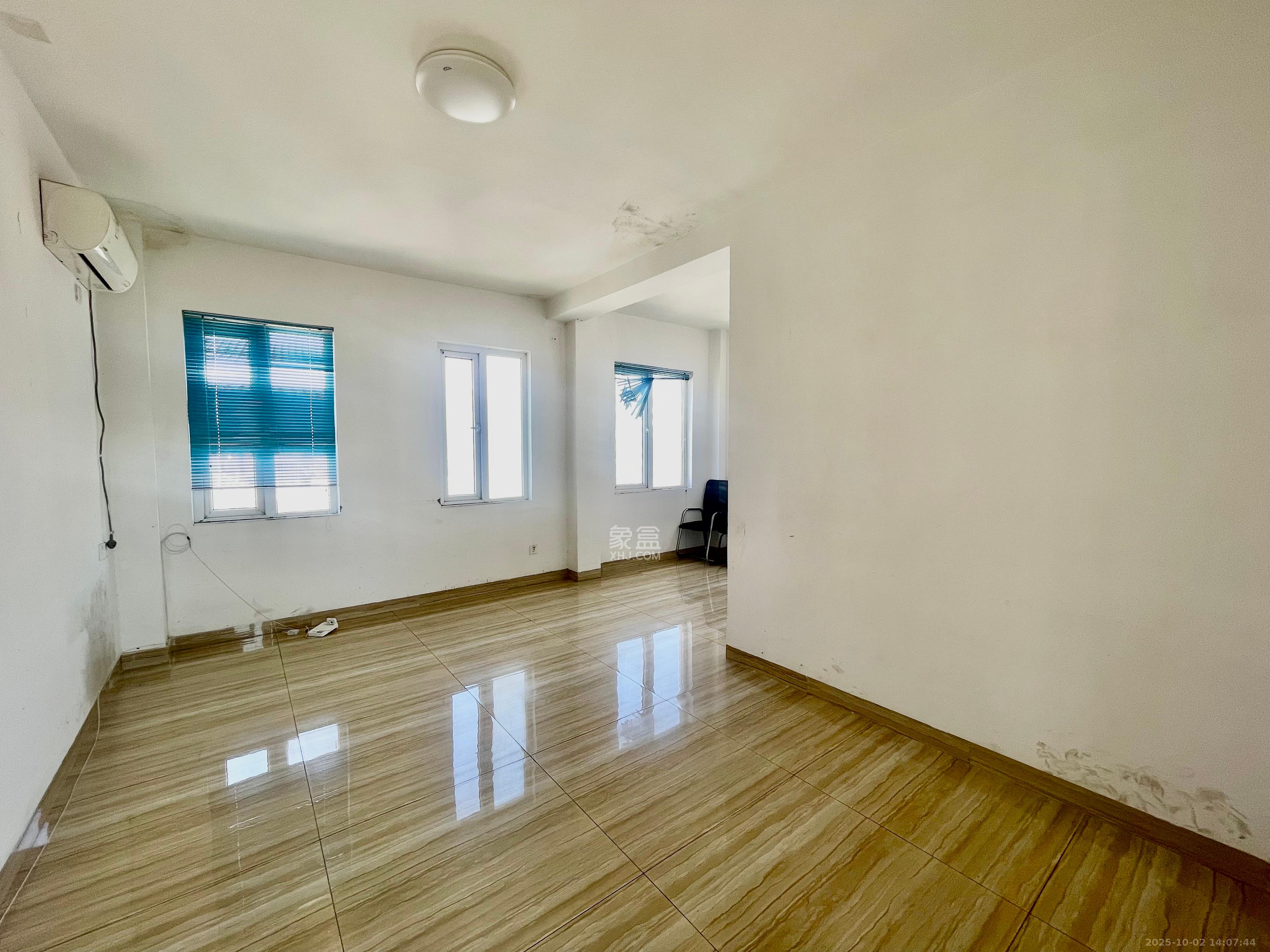 麓阳和景雅苑 6室2厅3卫 4800.0元/月 麓阳和景雅苑 6室2厅3卫 4800.0元/月室内图