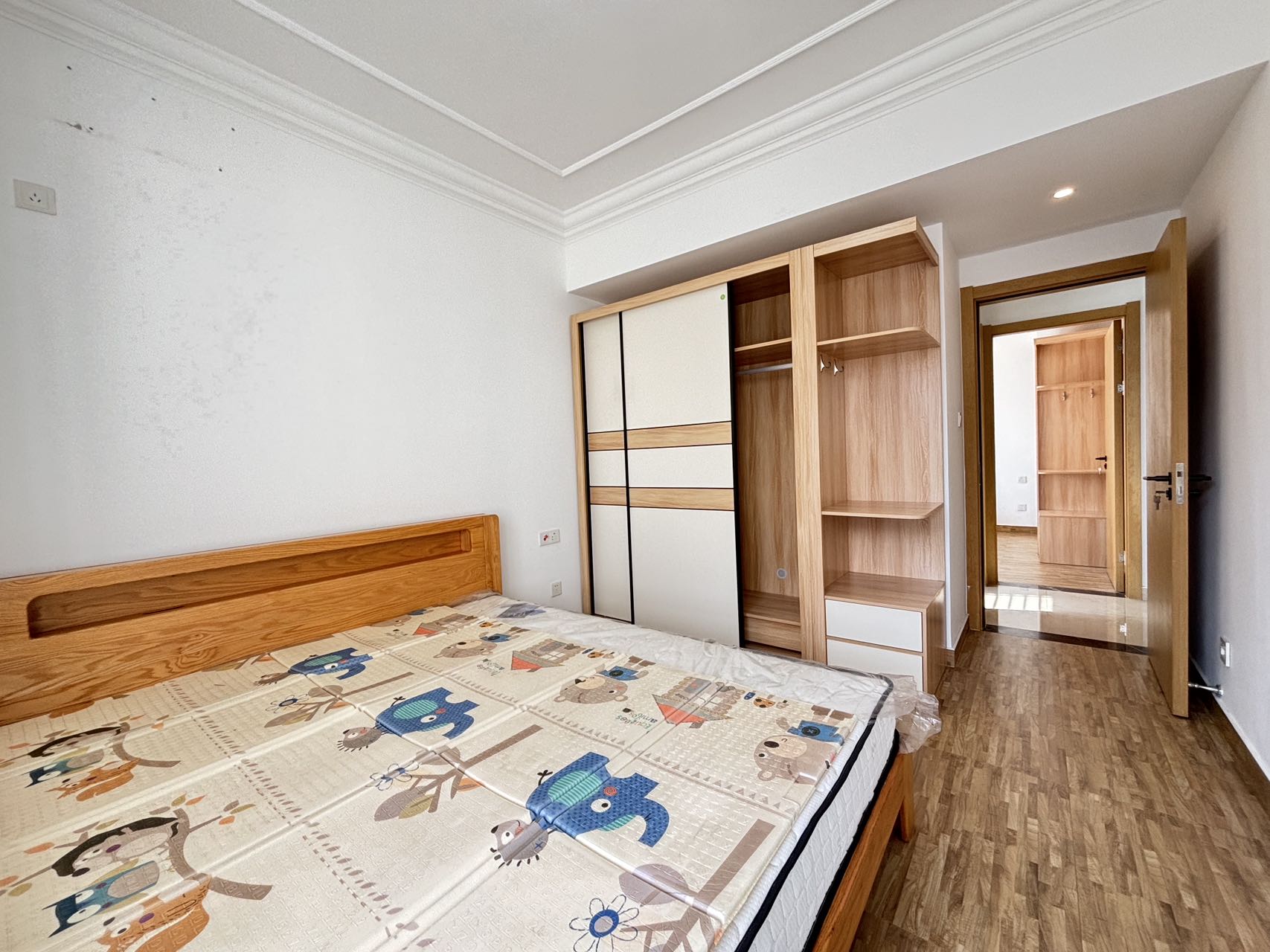 伊泰天骄三期  1室0厅0卫    125.0万 伊泰天骄三期  1室0厅0卫    125.0万室内图