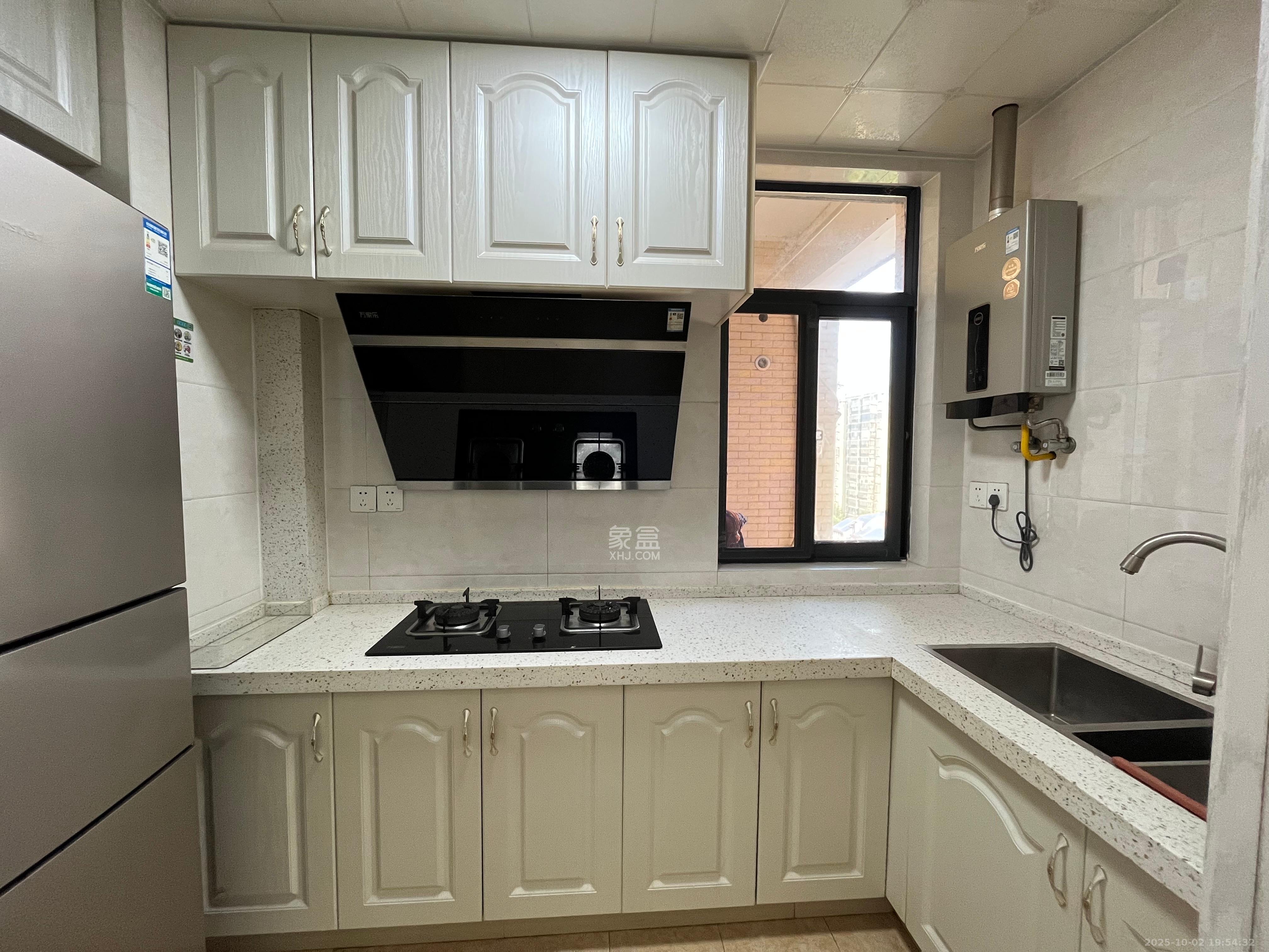 天悦鑫苑 3室2厅2卫 3300.0元/月 天悦鑫苑 3室2厅2卫 3300.0元/月室内图