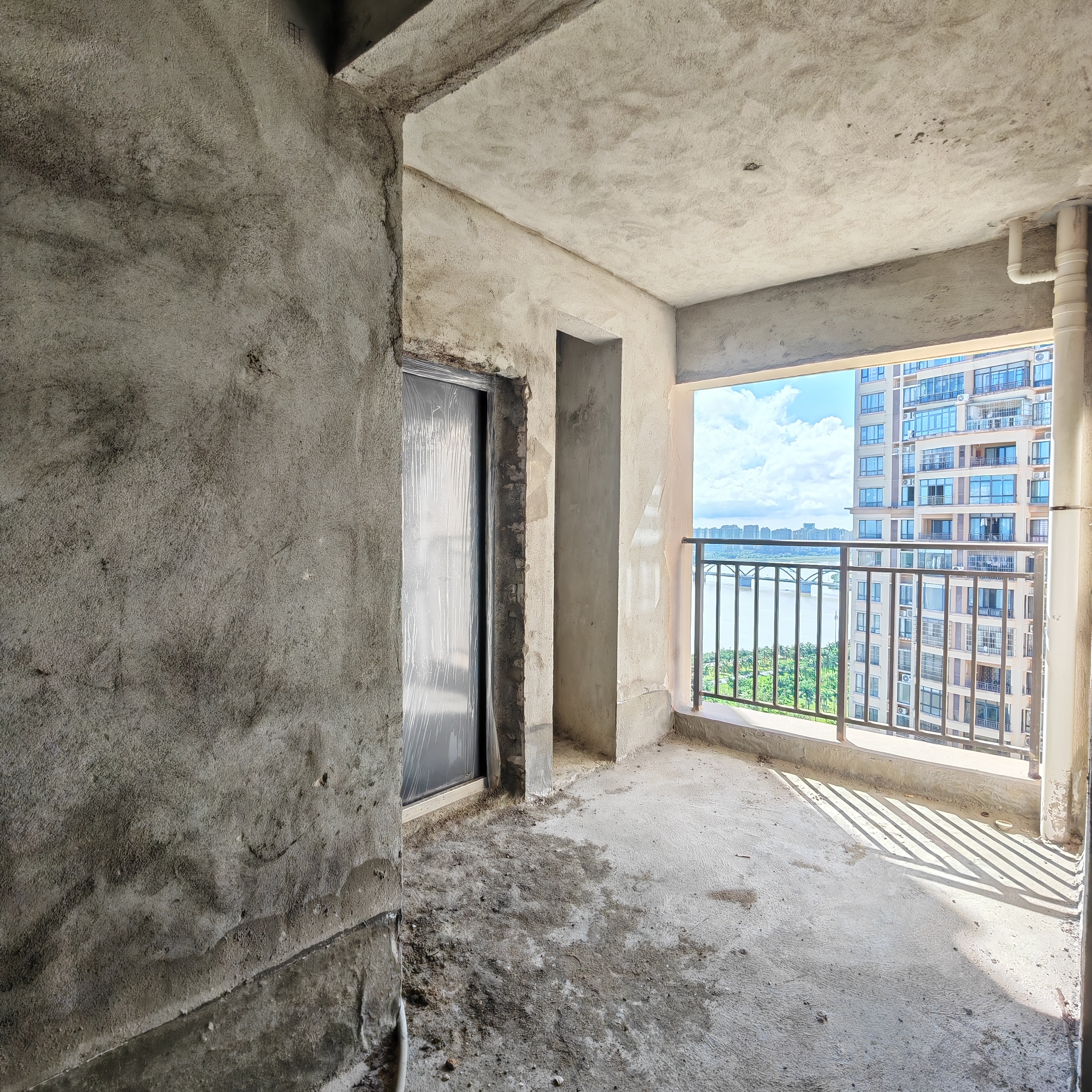 和风江岸 4室2厅2卫 265.0万 和风江岸 4室2厅2卫 265.0万客厅