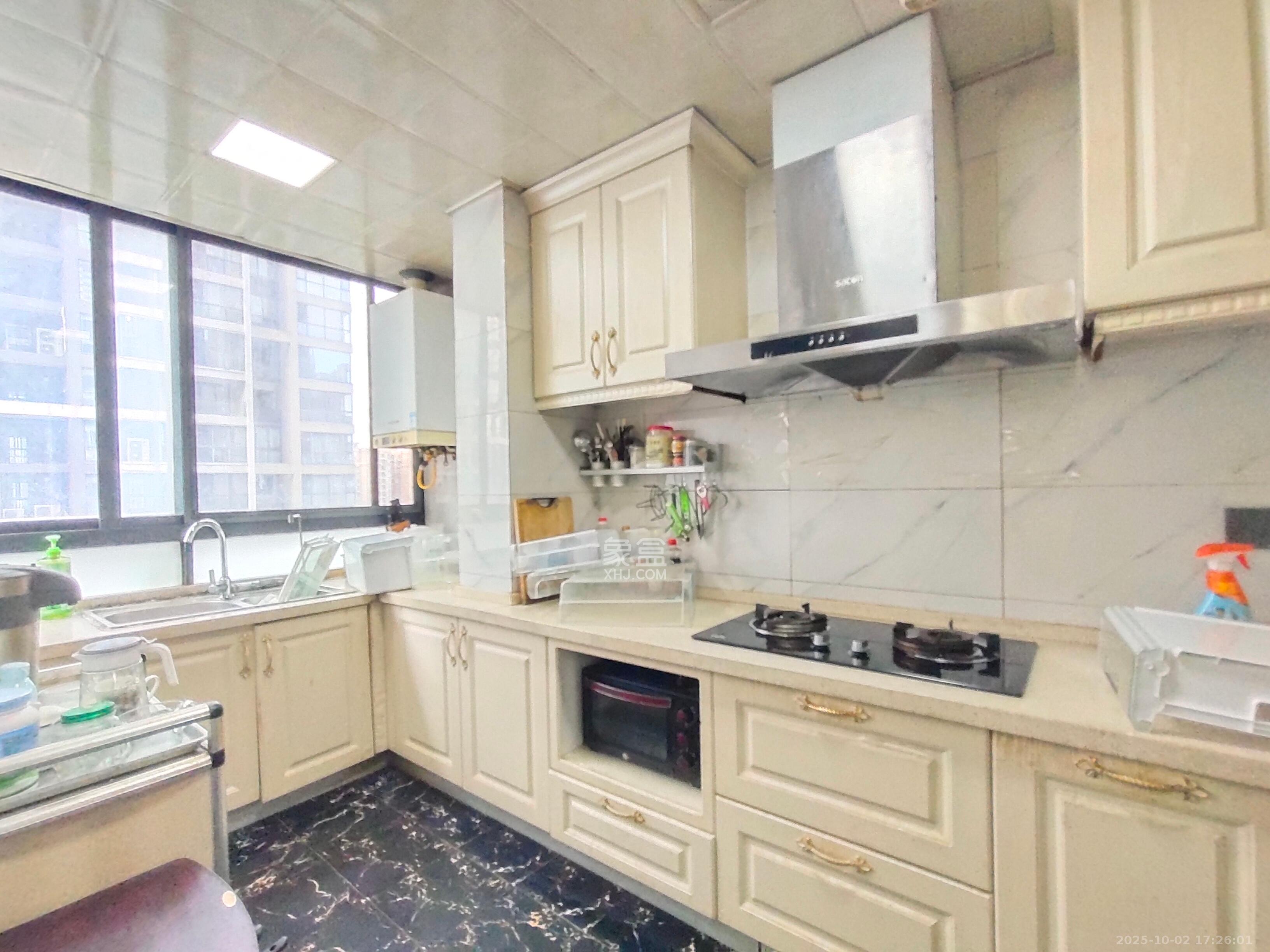 融科东南海 5室2厅2卫 4100.0元/月 融科东南海 5室2厅2卫 4100.0元/月室内图