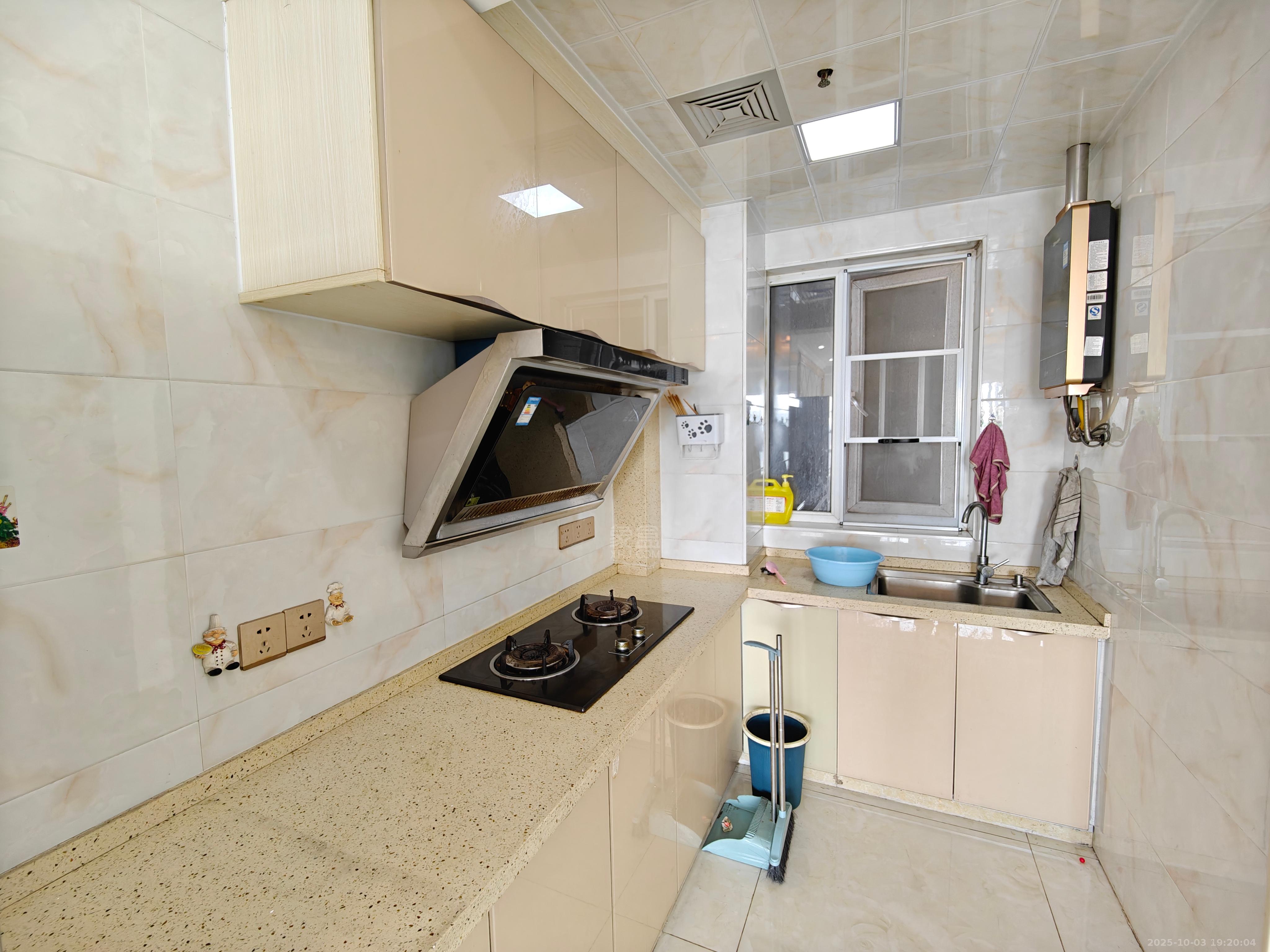 美的城三期 2室2厅1卫 1600.0元/月 美的城三期 2室2厅1卫 1600.0元/月室内图