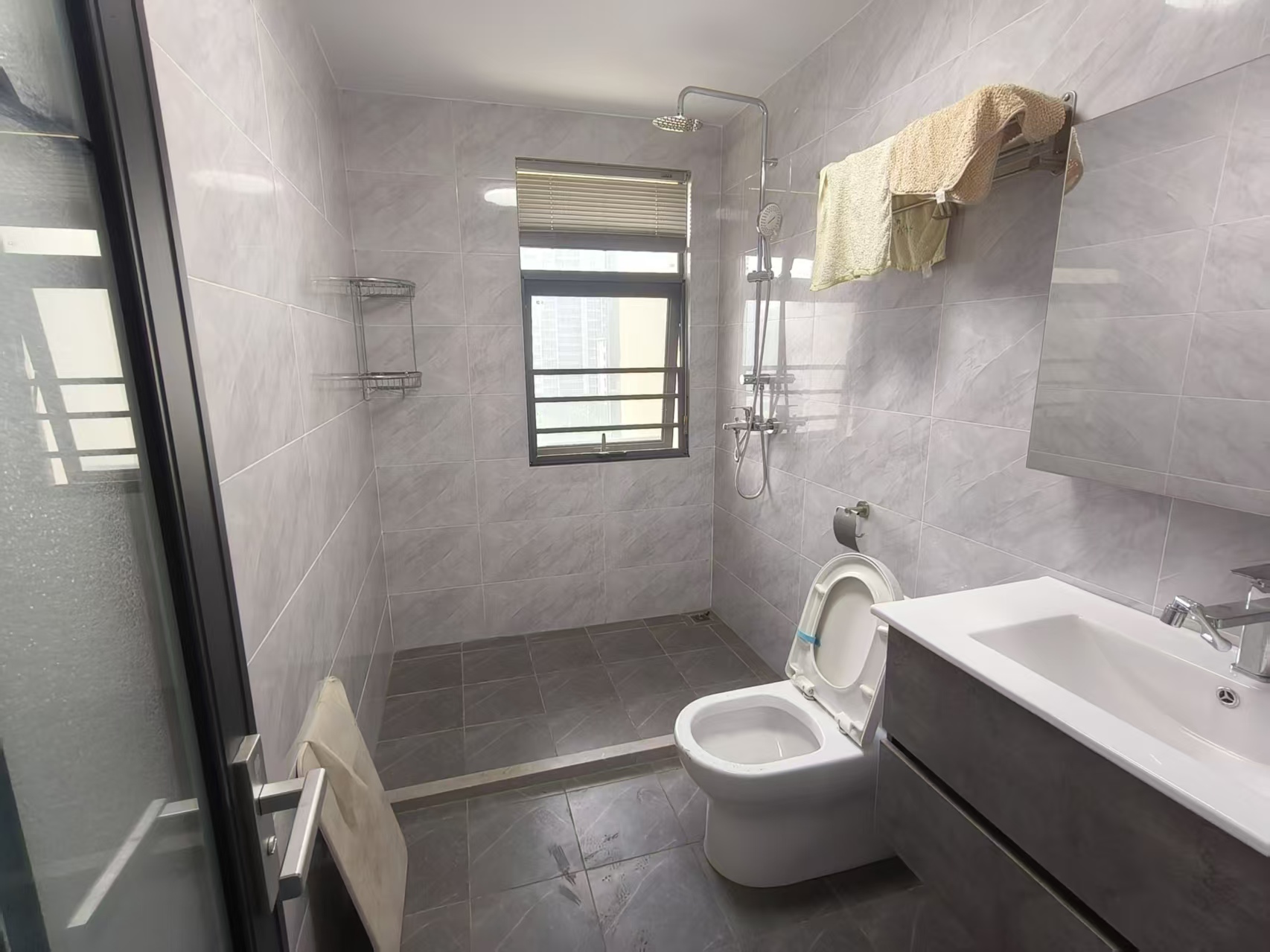 消防总队琼山住宅小区  3室2厅2卫    3800.0元/月室内图