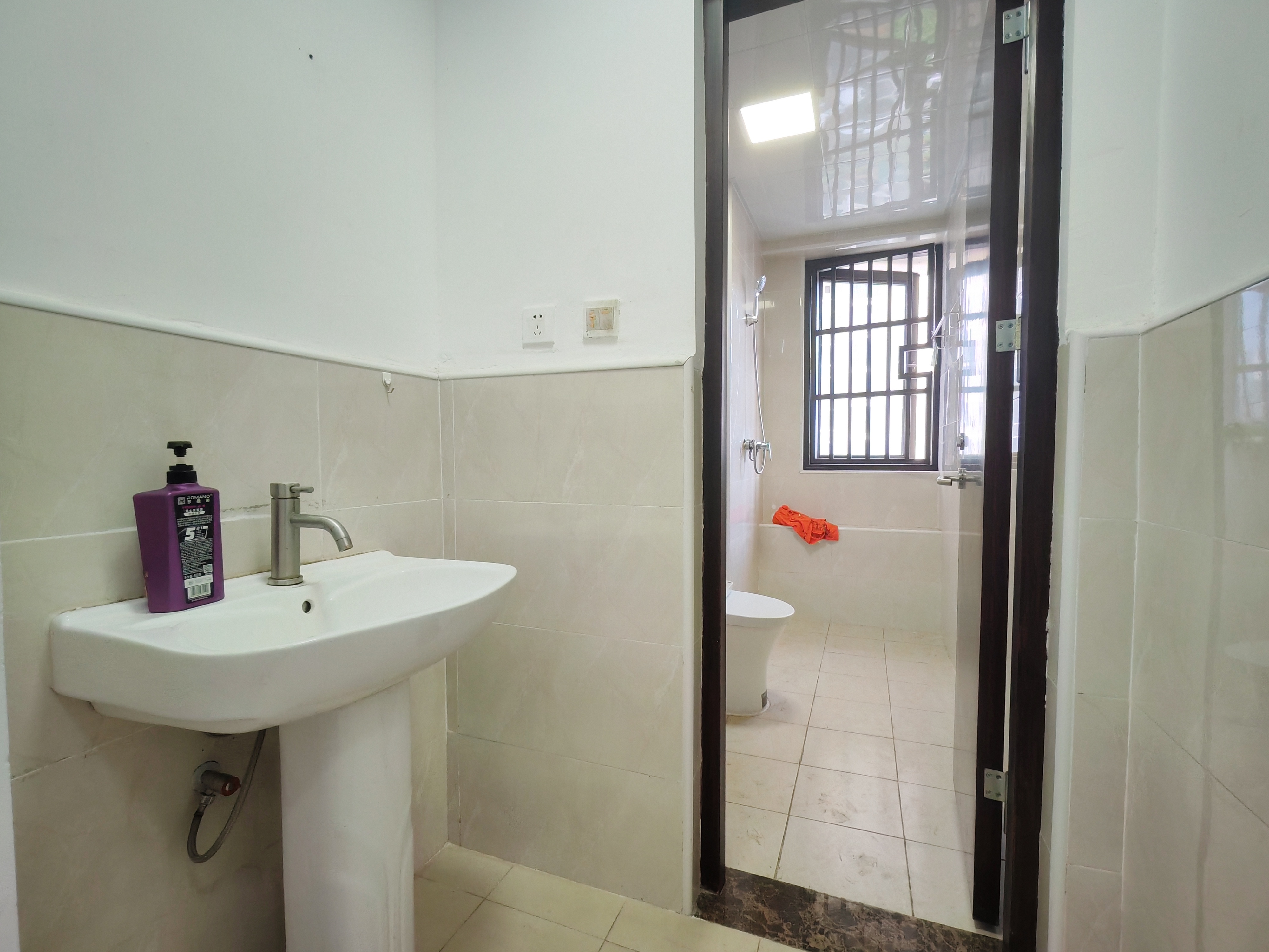 中交怡湖雅苑 4室2厅2卫 3200.0元/月 中交怡湖雅苑 4室2厅2卫 3200.0元/月室内图