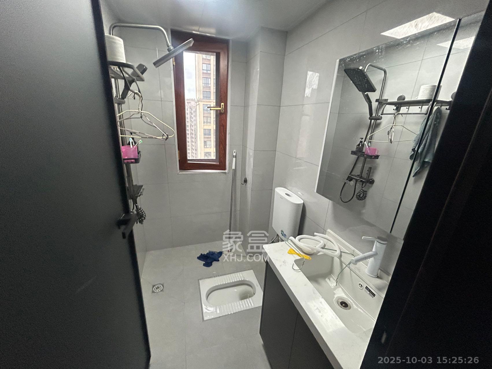 天麓尚层  4室2厅2卫    2800.0元/月室内图