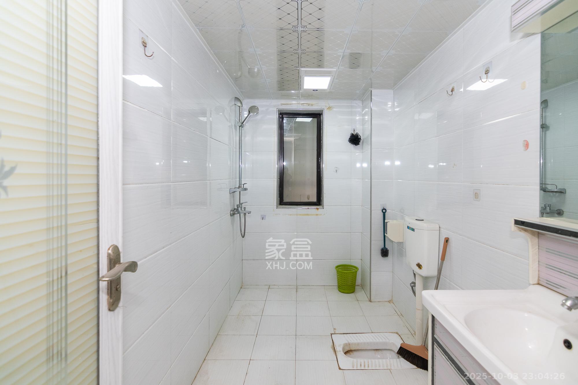 新城国际花都 3室2厅2卫 68.0万 新城国际花都 3室2厅2卫 68.0万卫生间