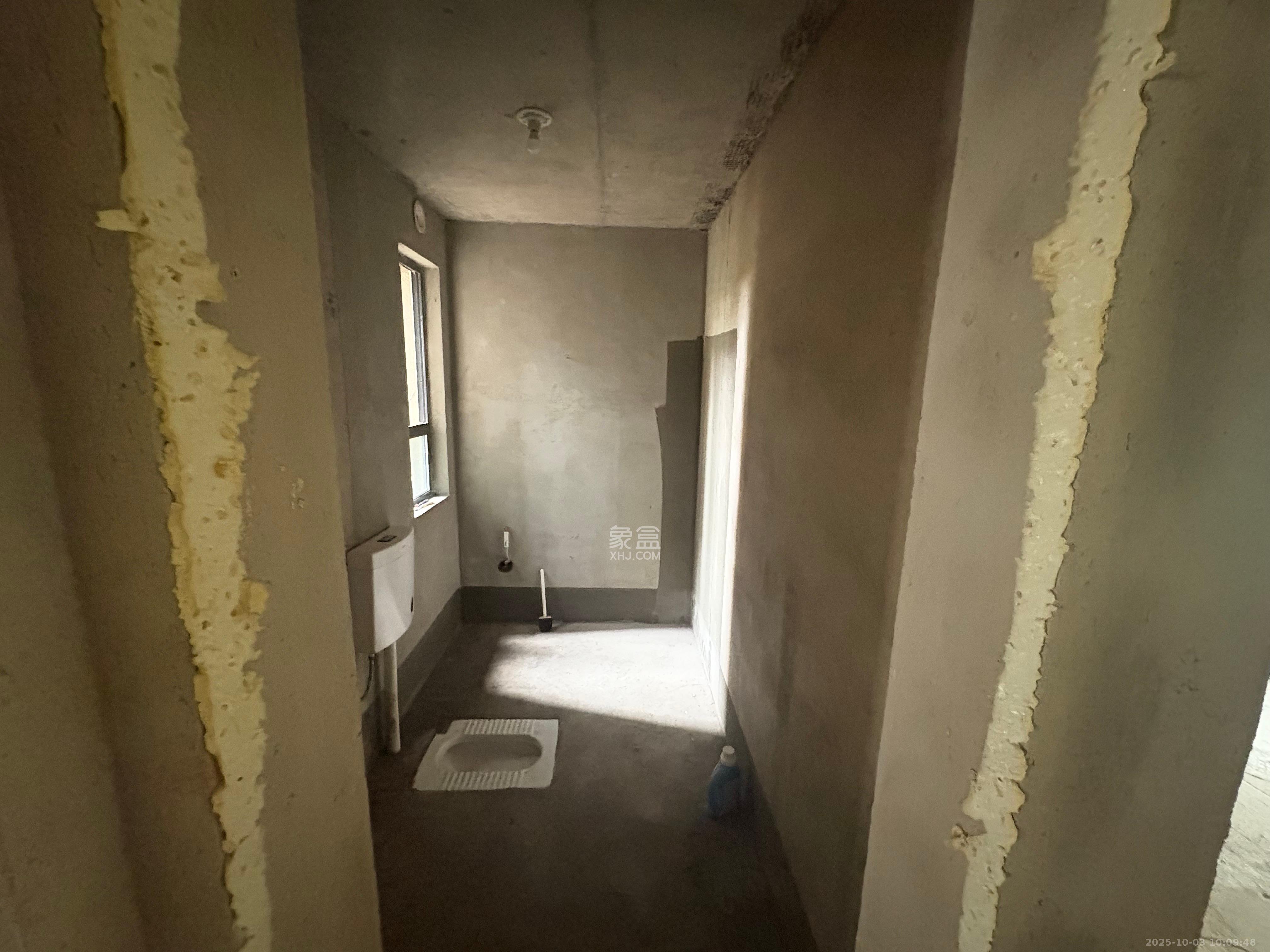 荣盛城 4室2厅2卫 1600.0元/月 荣盛城 4室2厅2卫 1600.0元/月室内图