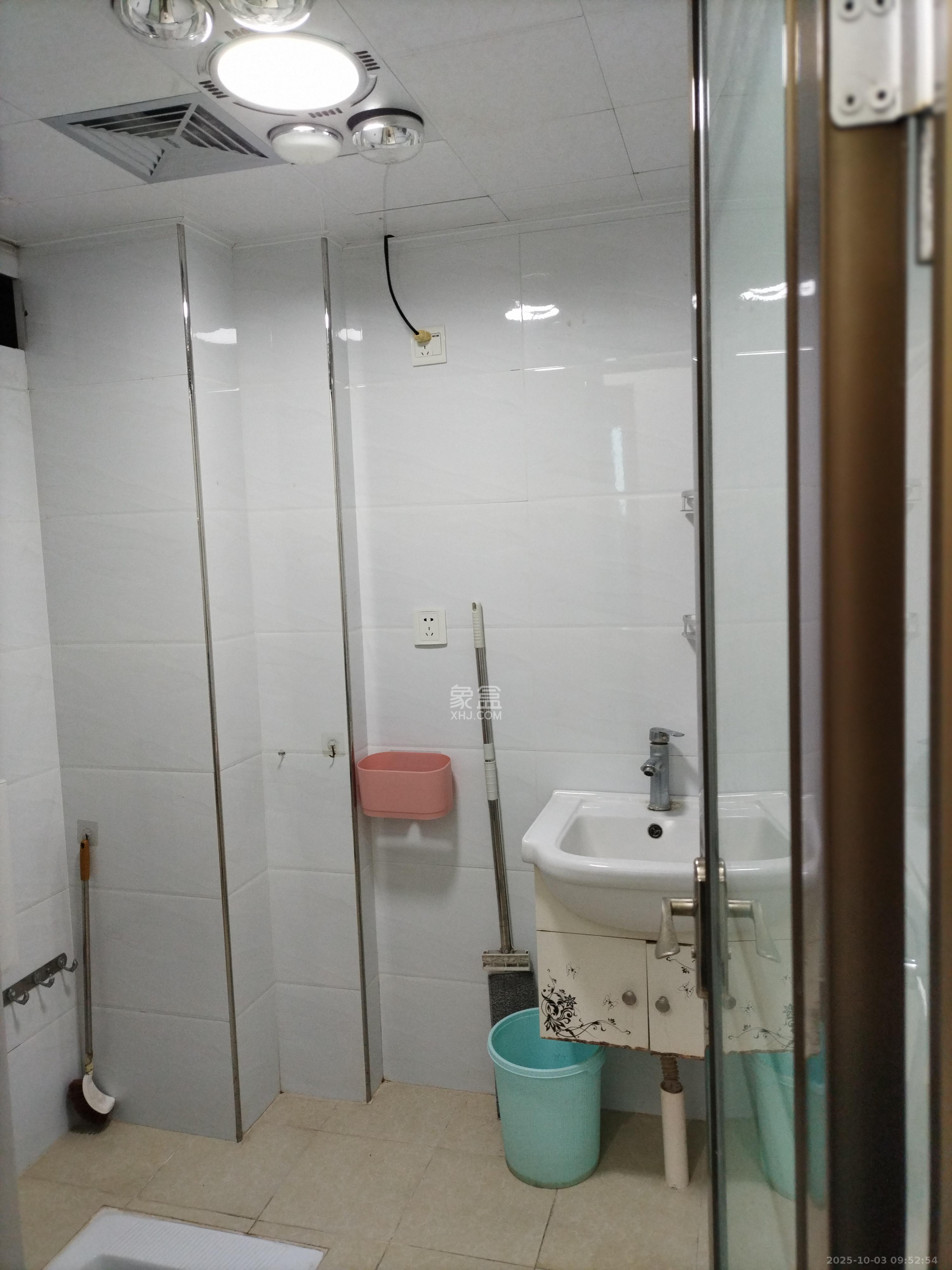 天下一家 3室1厅1卫 2000.0元/月 天下一家 3室1厅1卫 2000.0元/月室内图